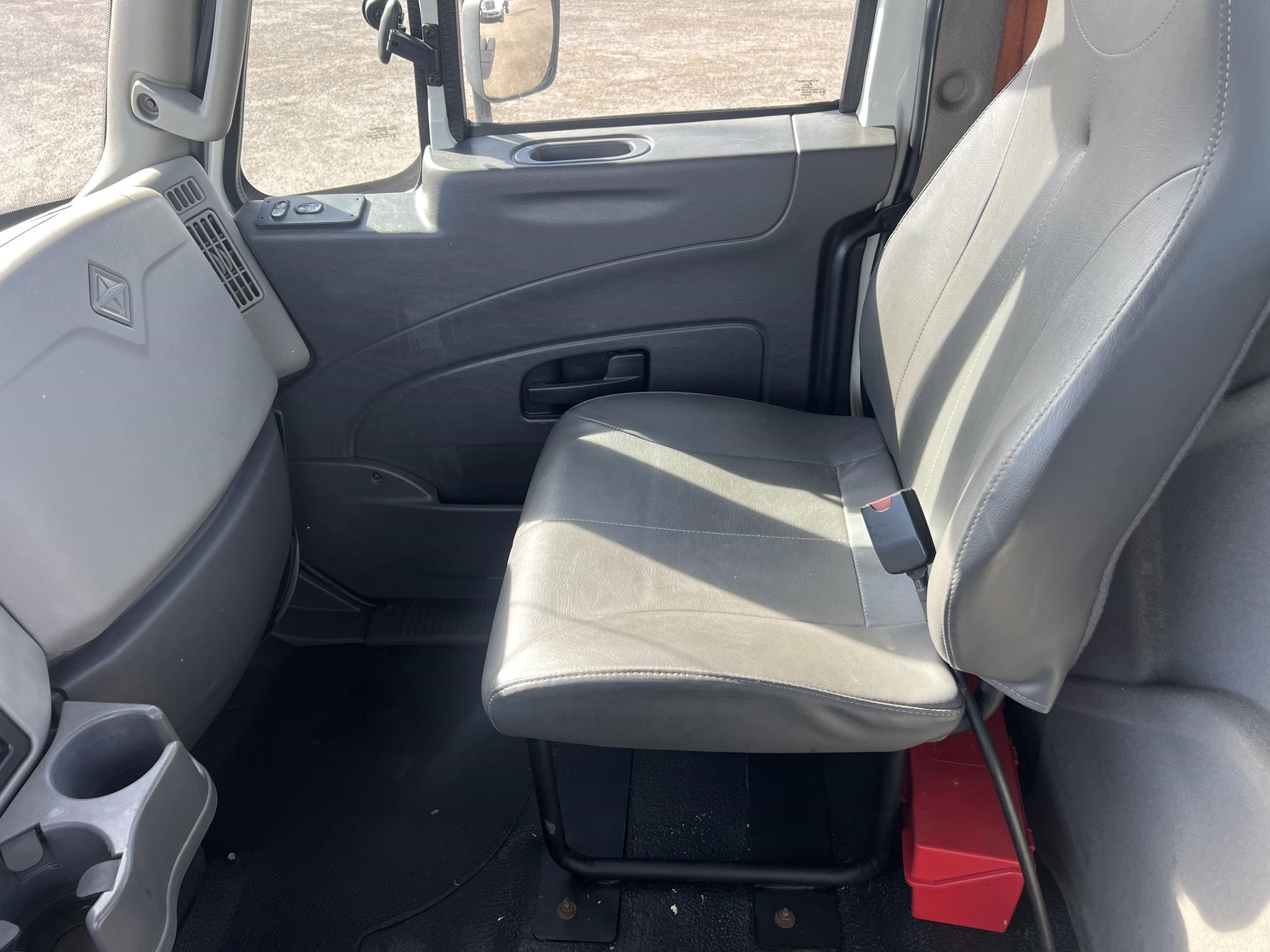2018 INTERNATIONAL DURASTAR 4300 2018 INTERNATIONAL DURASTAR 4300 - image 6 of 6