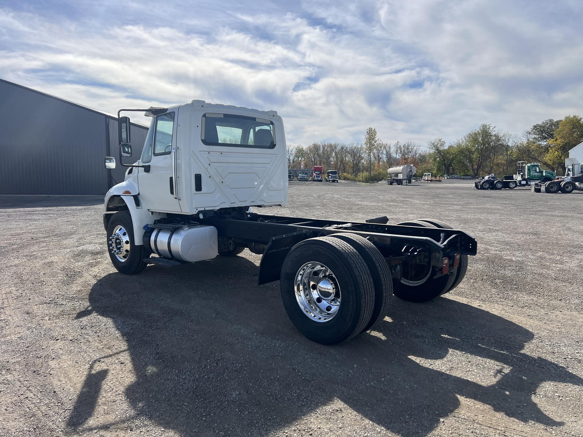 2018 INTERNATIONAL DURASTAR 4300 - image 4 of 6