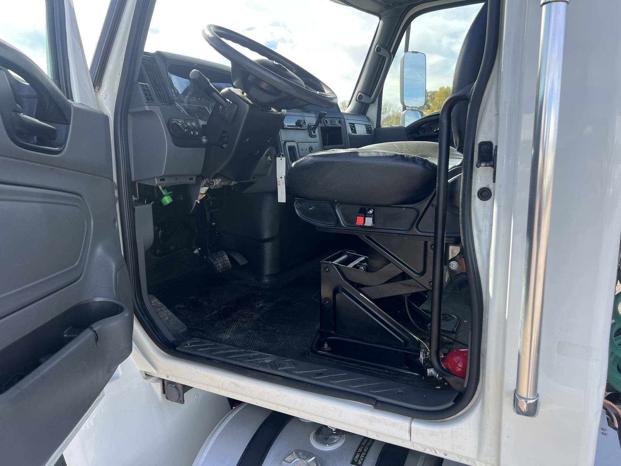 2020 INTERNATIONAL MV 2020 INTERNATIONAL MV - image 3 of 6