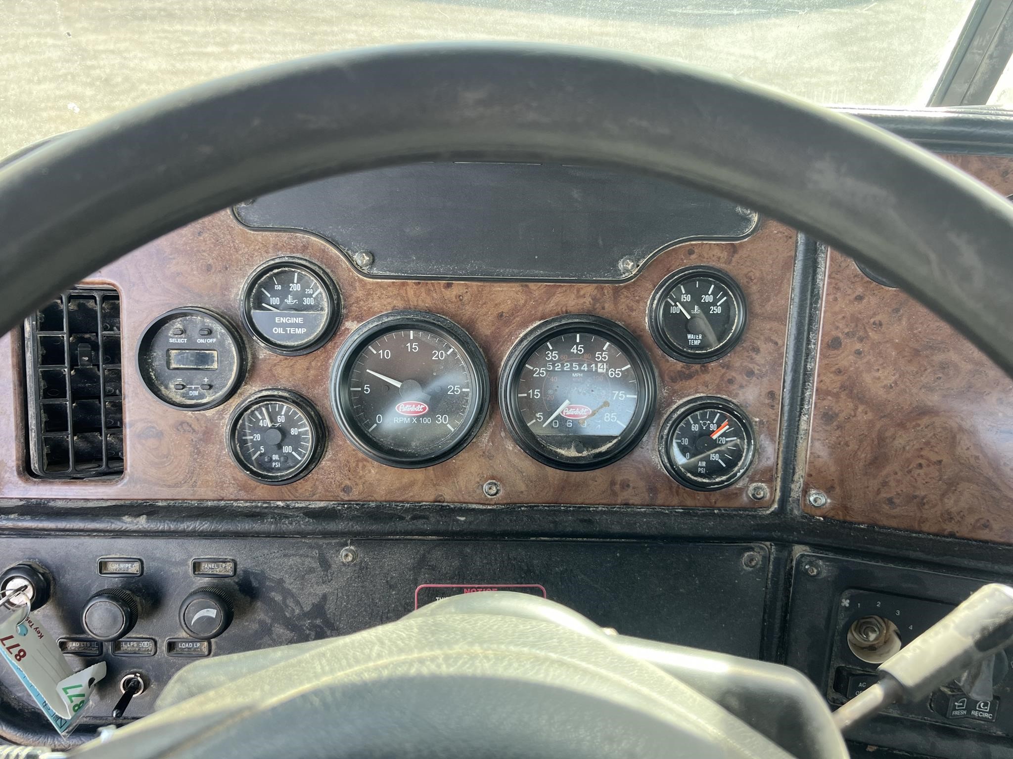 2004 PETERBILT 385 2004 PETERBILT 385 - image 6 of 6