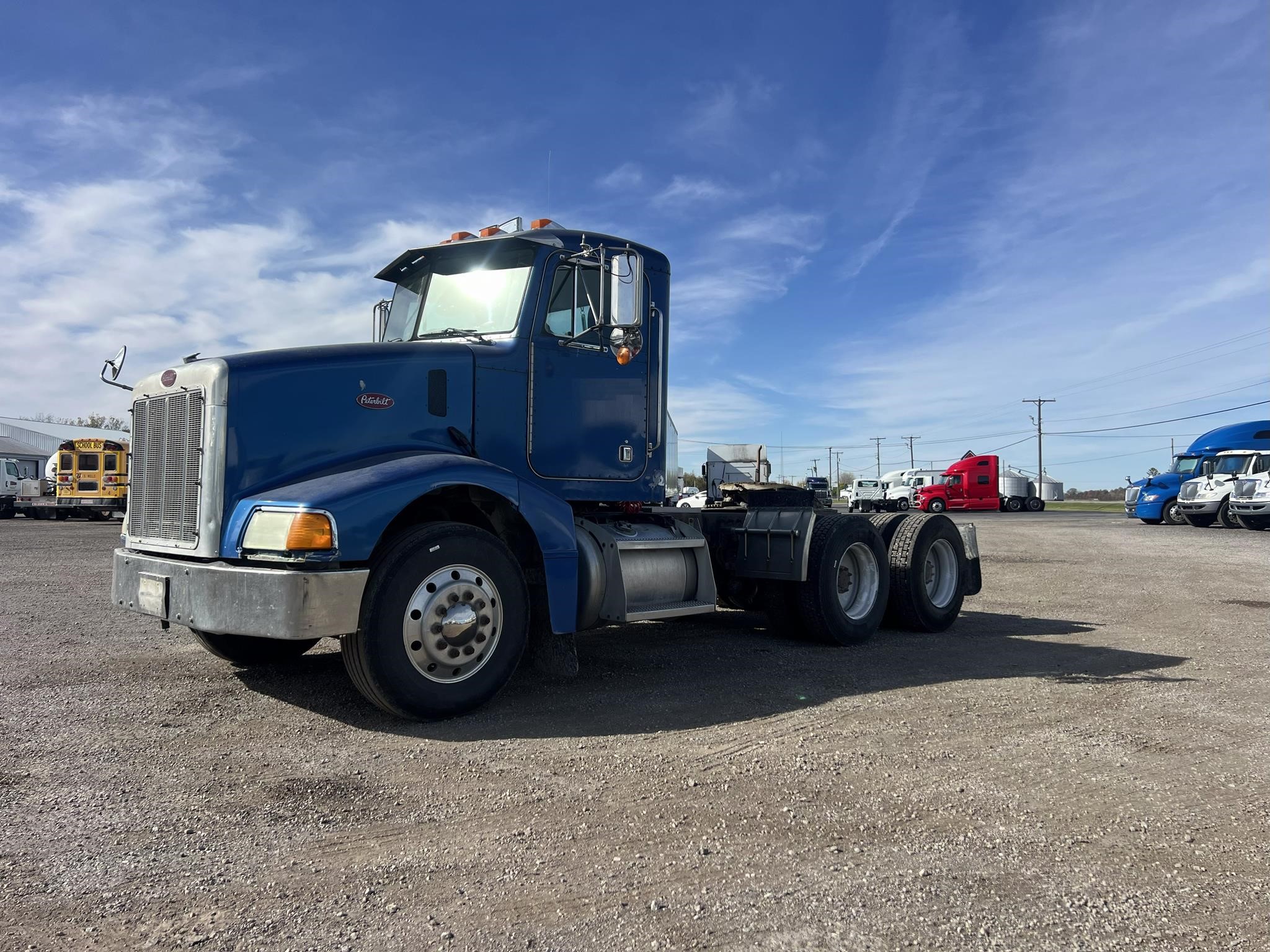 2004 PETERBILT 385 2004 PETERBILT 385 - image 1 of 6