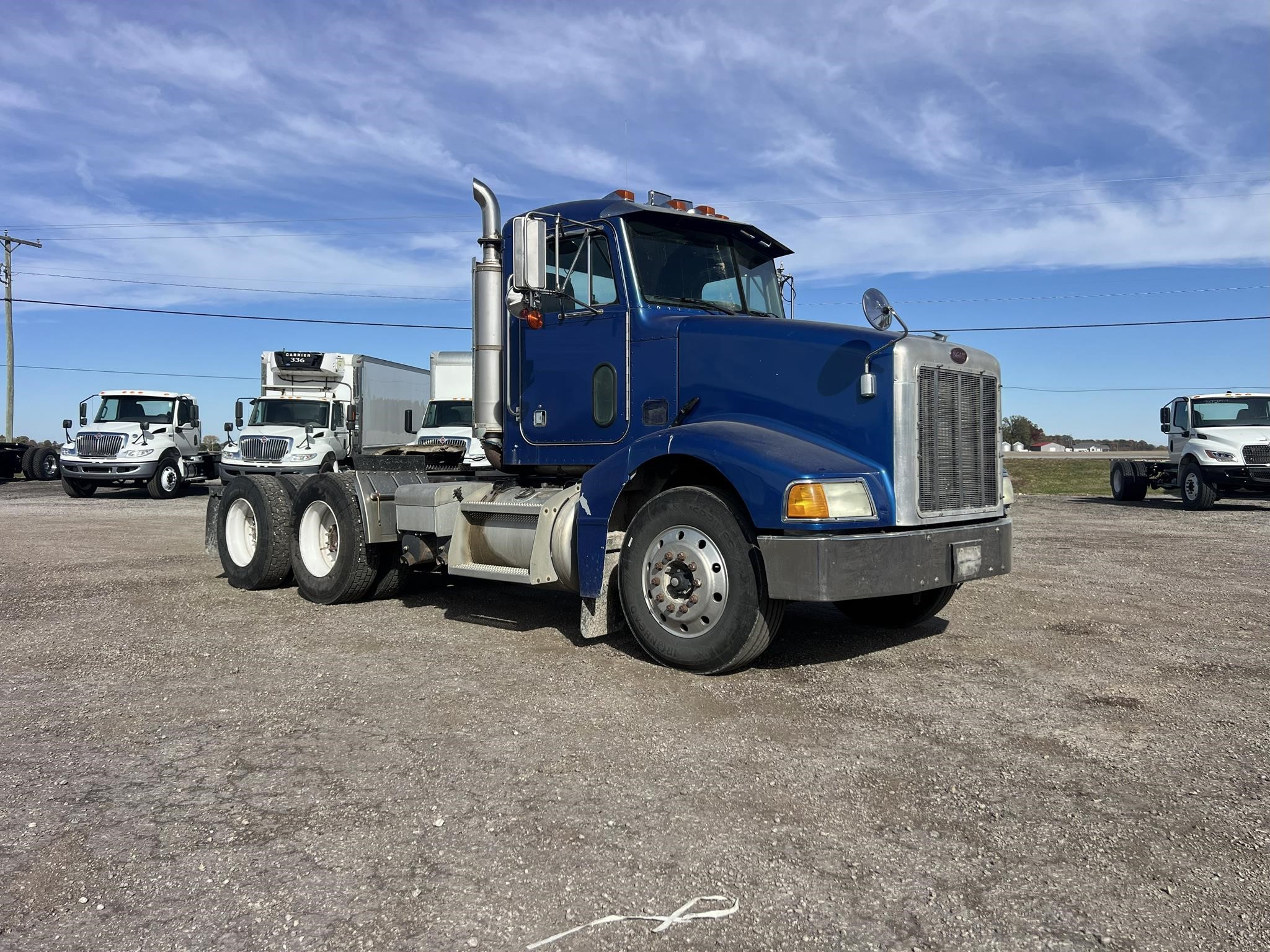 2004 PETERBILT 385 2004 PETERBILT 385 - image 2 of 6