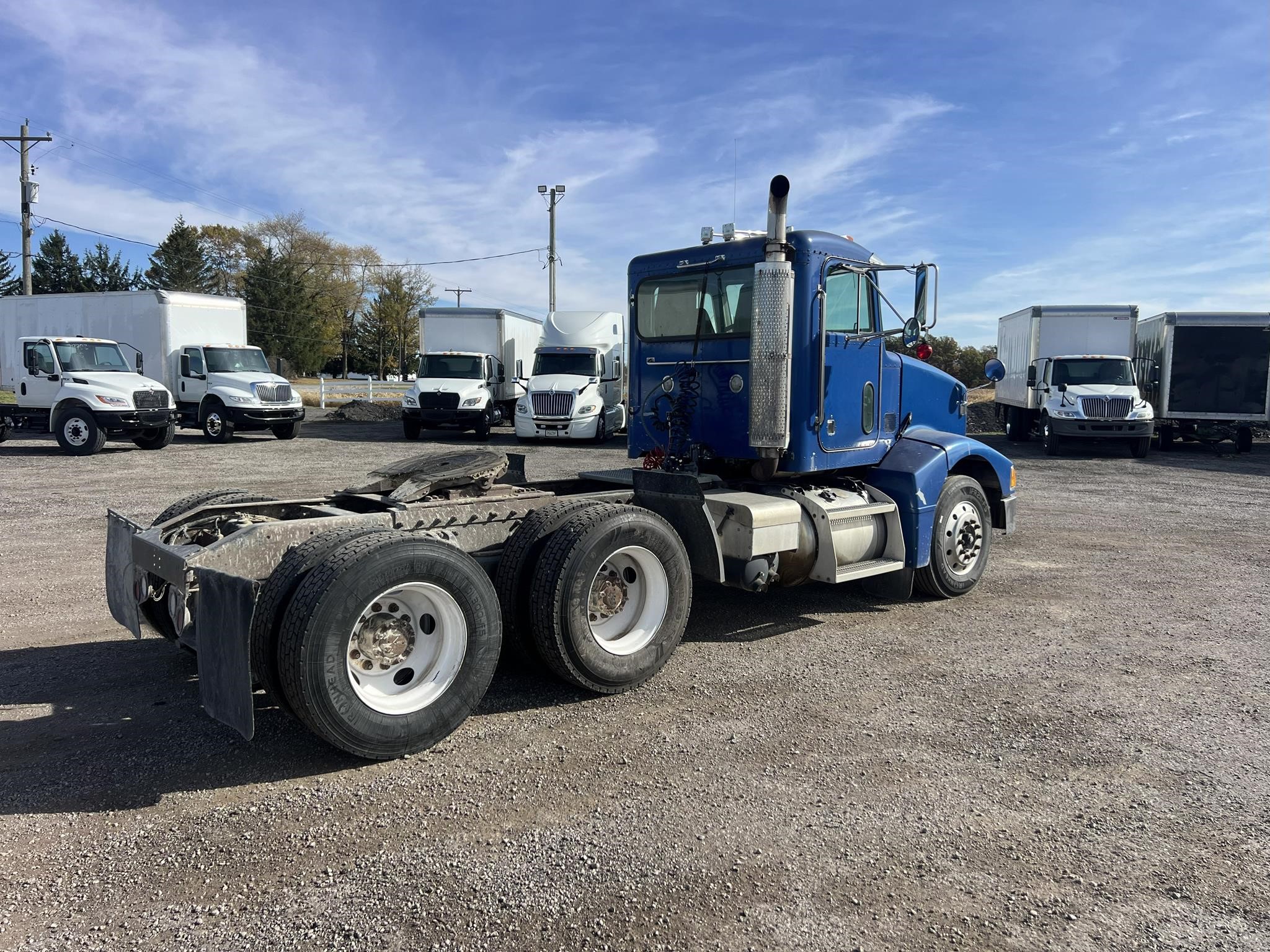 2004 PETERBILT 385 2004 PETERBILT 385 - image 3 of 6