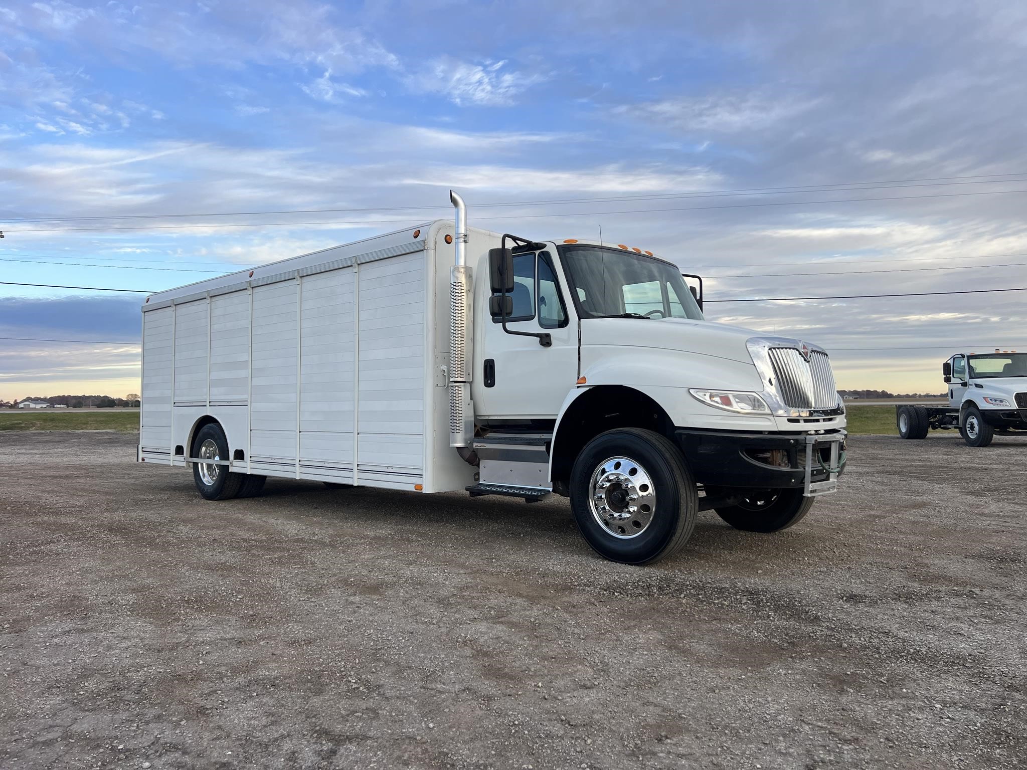 2018 INTERNATIONAL DURASTAR 4300 2018 INTERNATIONAL DURASTAR 4300 - image 2 of 6