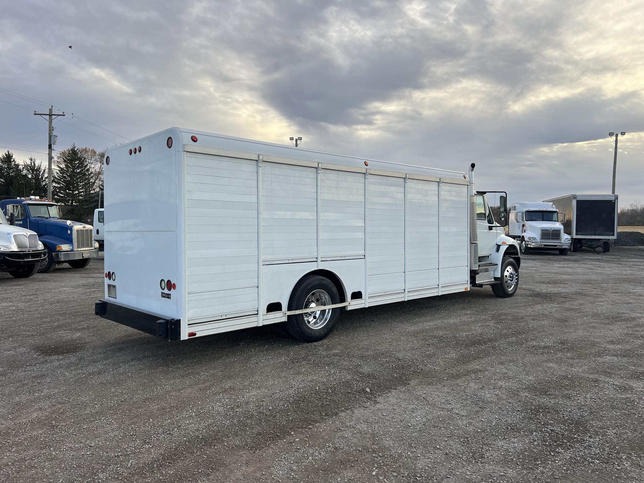 2018 INTERNATIONAL DURASTAR 4300 2018 INTERNATIONAL DURASTAR 4300 - image 3 of 6
