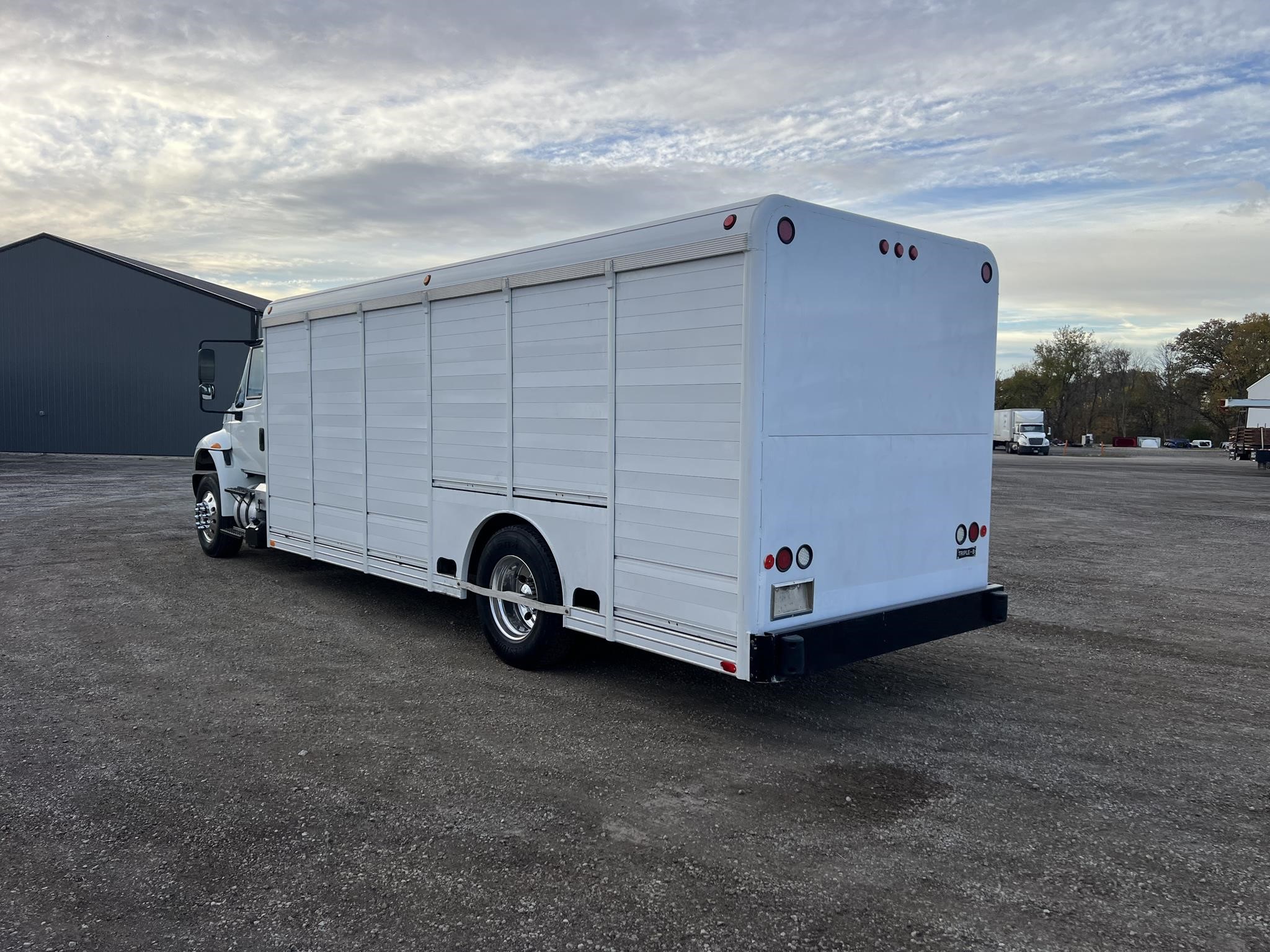 2018 INTERNATIONAL DURASTAR 4300 2018 INTERNATIONAL DURASTAR 4300 - image 4 of 6