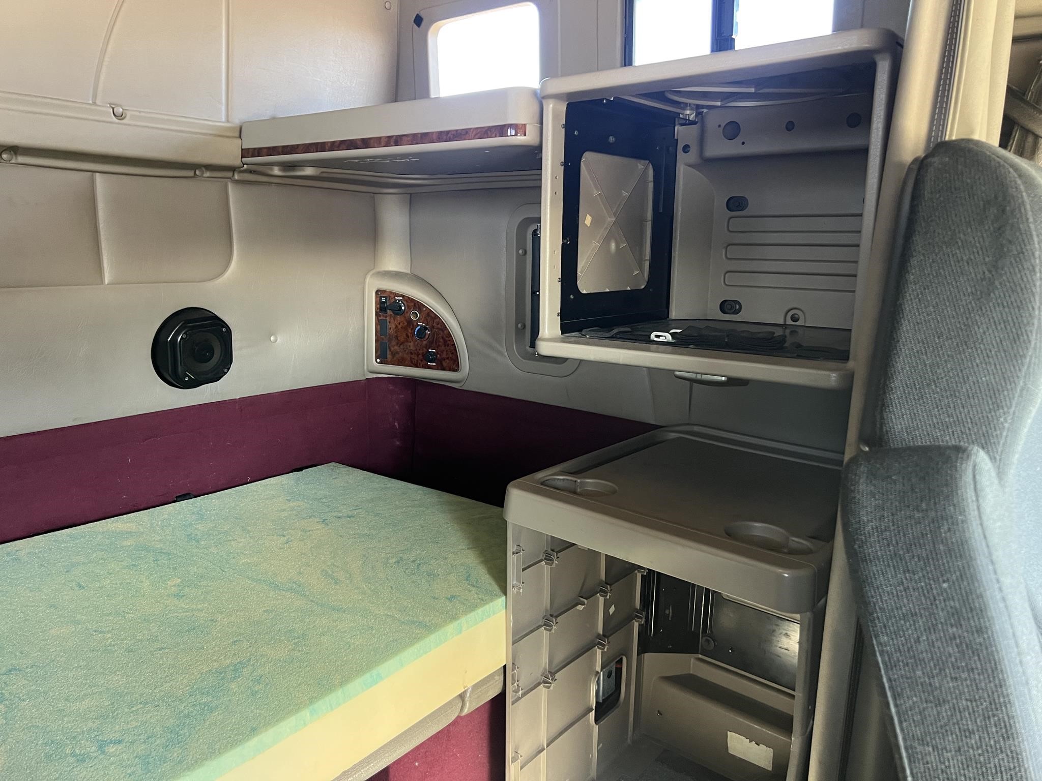 2005 INTERNATIONAL 9400 10021010820 2005 INTERNATIONAL 9400 10021010820