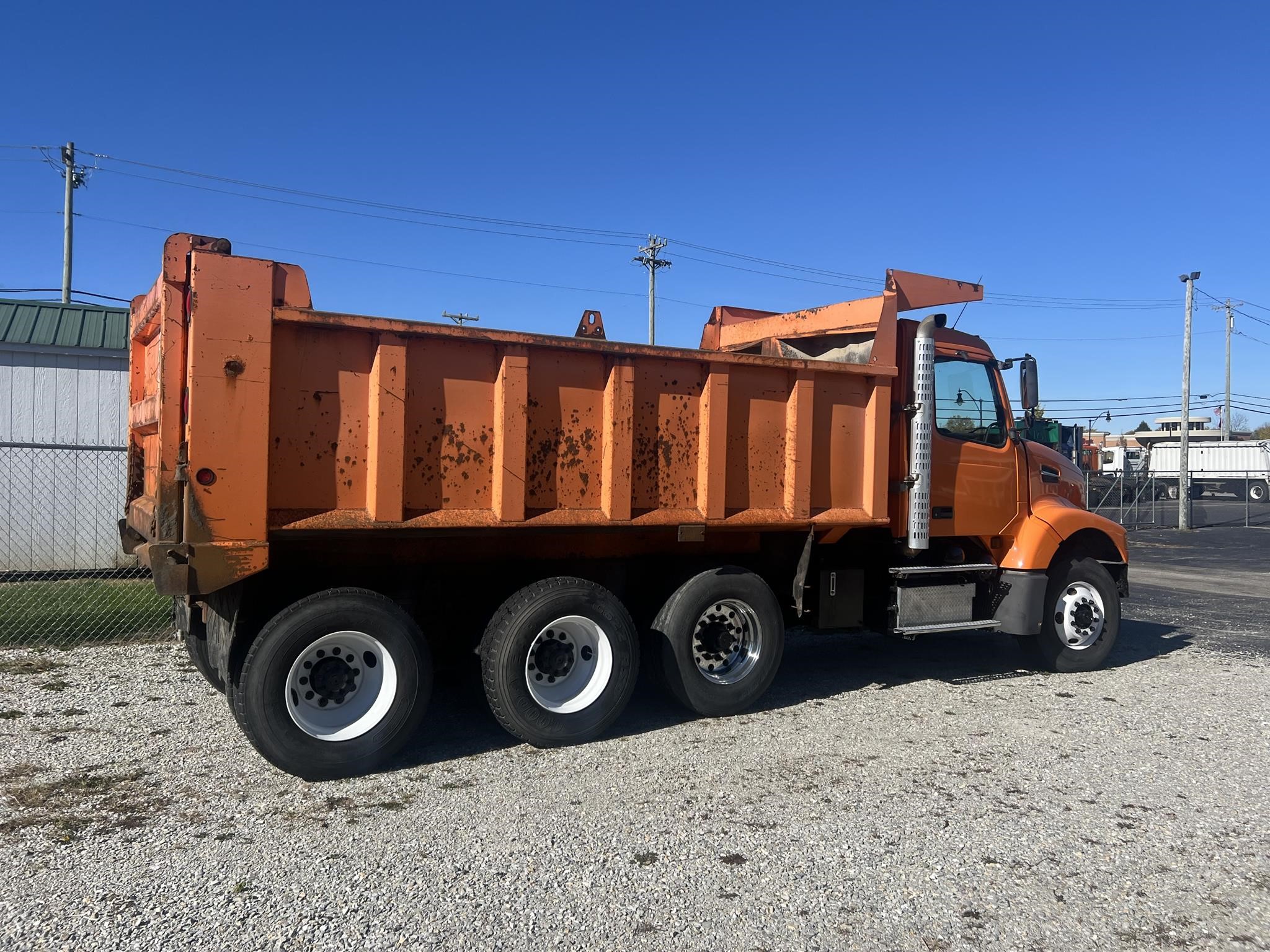2004 VOLVO VHD64F200 10024177287 2004 VOLVO VHD64F200 10024177287