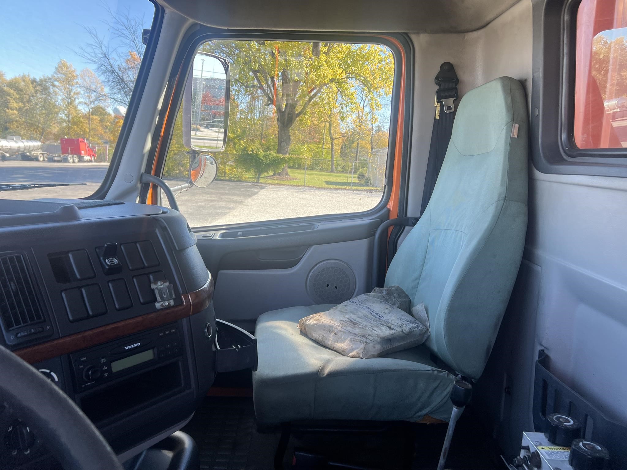 2004 VOLVO VHD64F200 10024177388 2004 VOLVO VHD64F200 10024177388