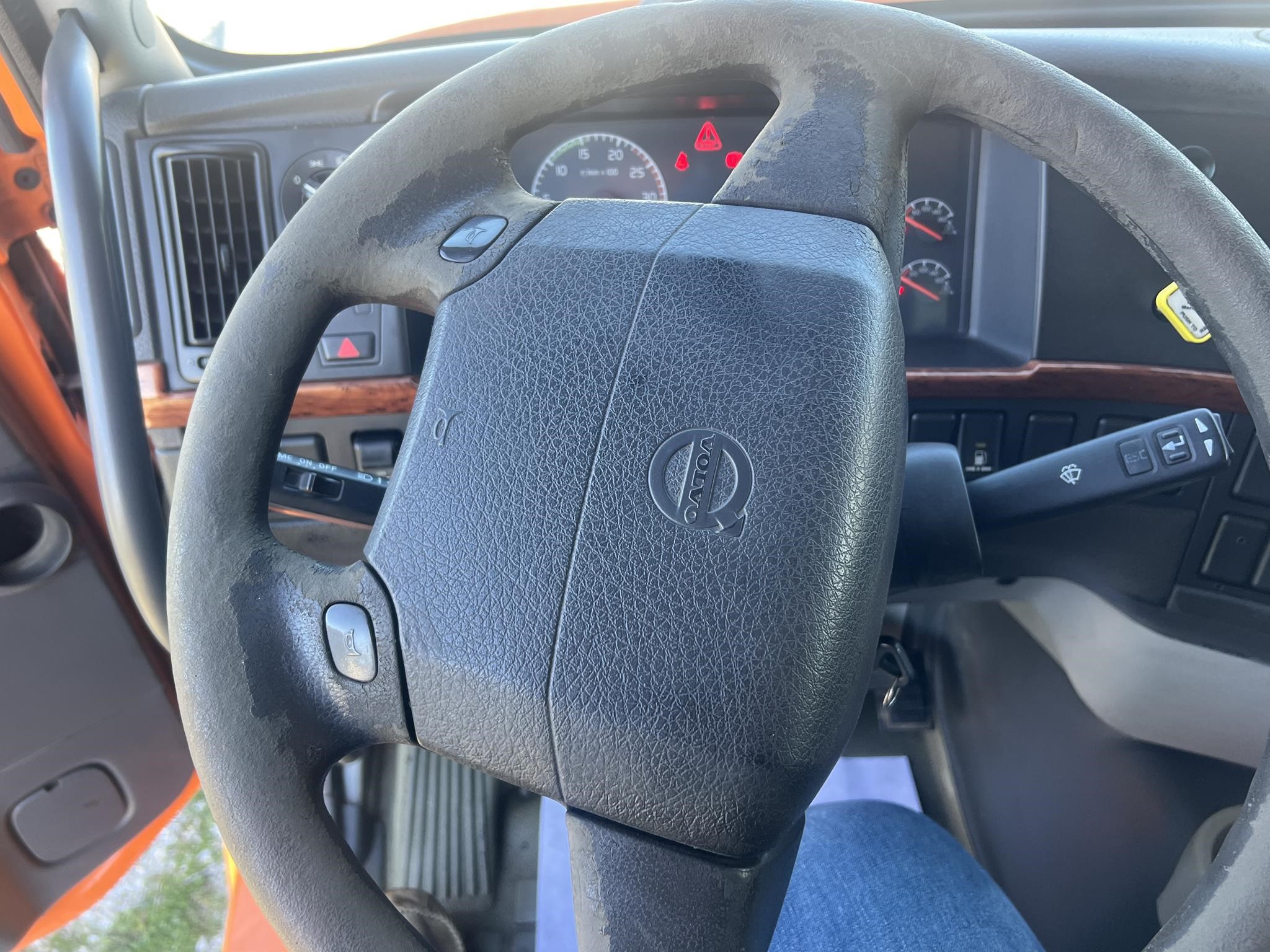 2004 VOLVO VHD64F200 10024177416 2004 VOLVO VHD64F200 10024177416