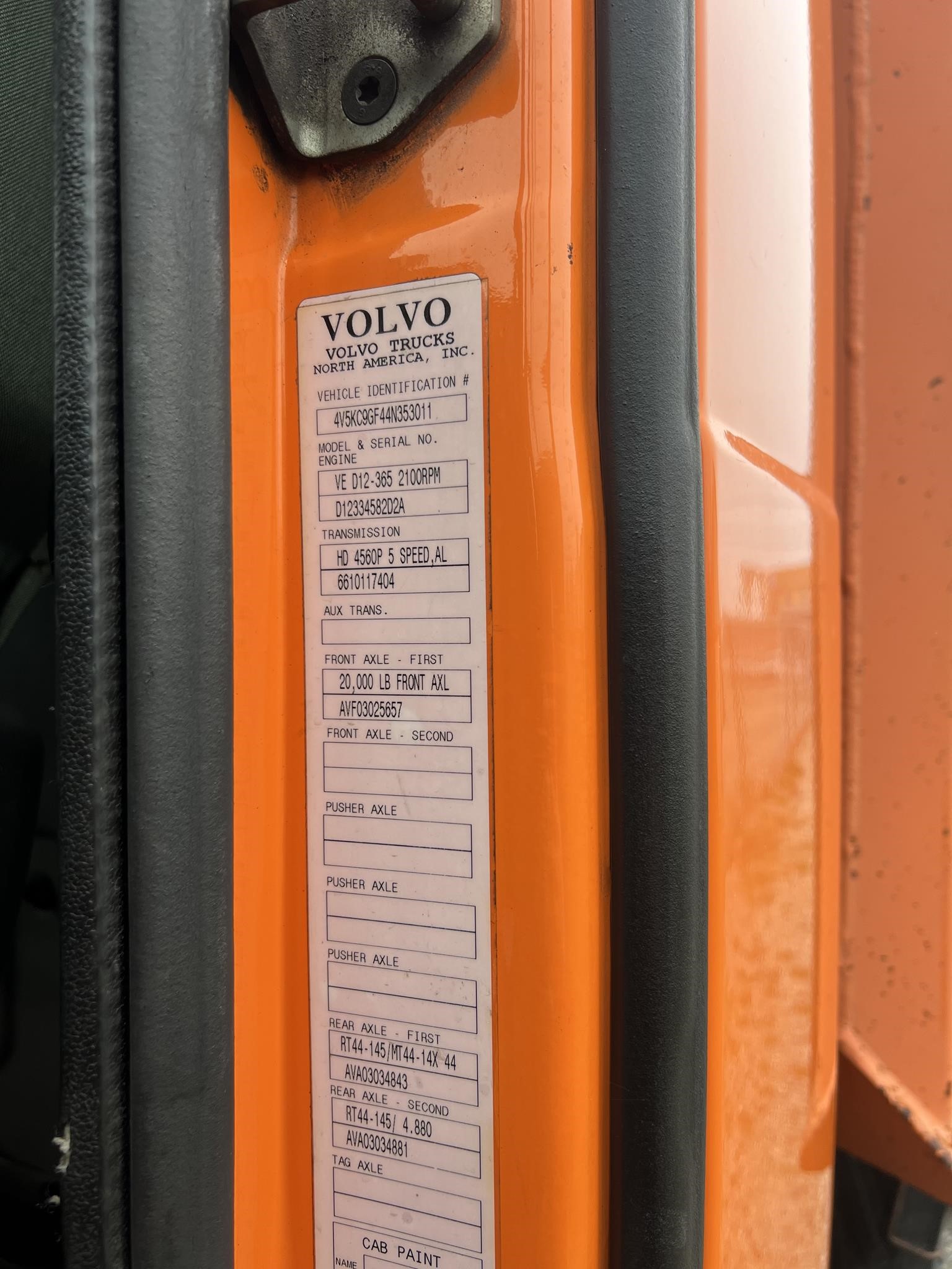 2004 VOLVO VHD64F200 10024185186 2004 VOLVO VHD64F200 10024185186