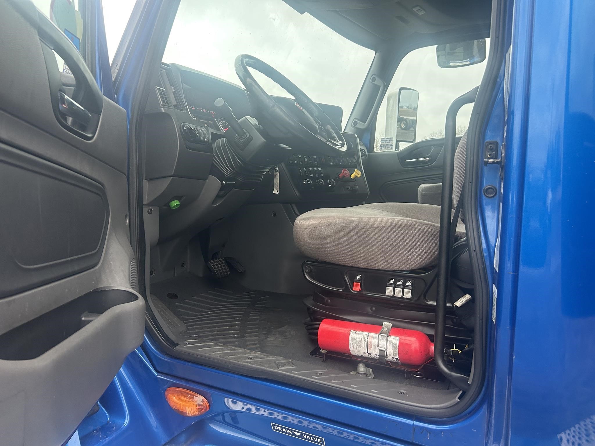 2022 INTERNATIONAL LT 10026545915 2022 INTERNATIONAL LT 10026545915