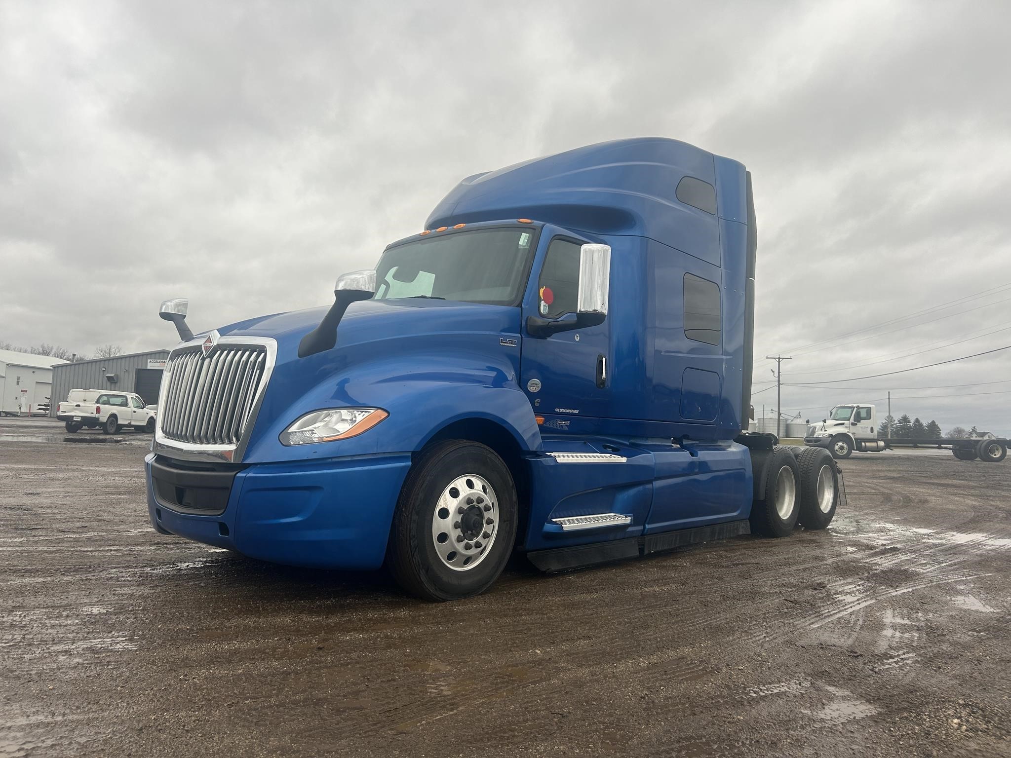 2022 INTERNATIONAL LT 2022 INTERNATIONAL LT - image 1 of 6