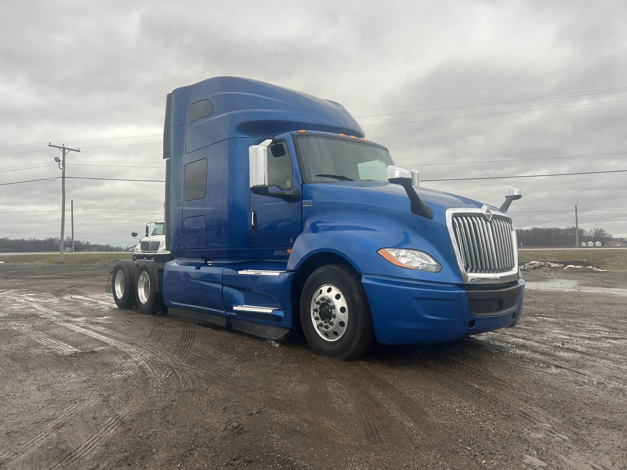 2022 INTERNATIONAL LT 2022 INTERNATIONAL LT - image 3 of 6