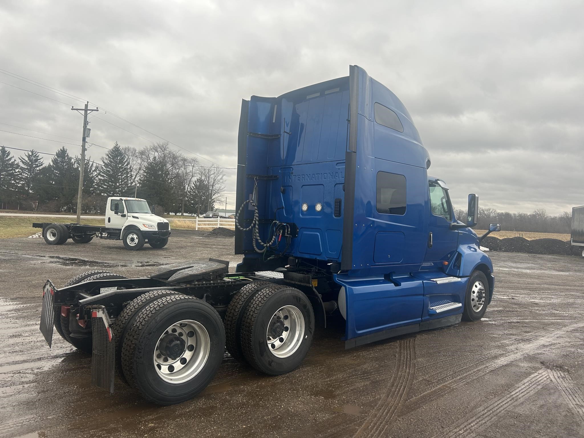 2022 INTERNATIONAL LT 2022 INTERNATIONAL LT - image 4 of 6