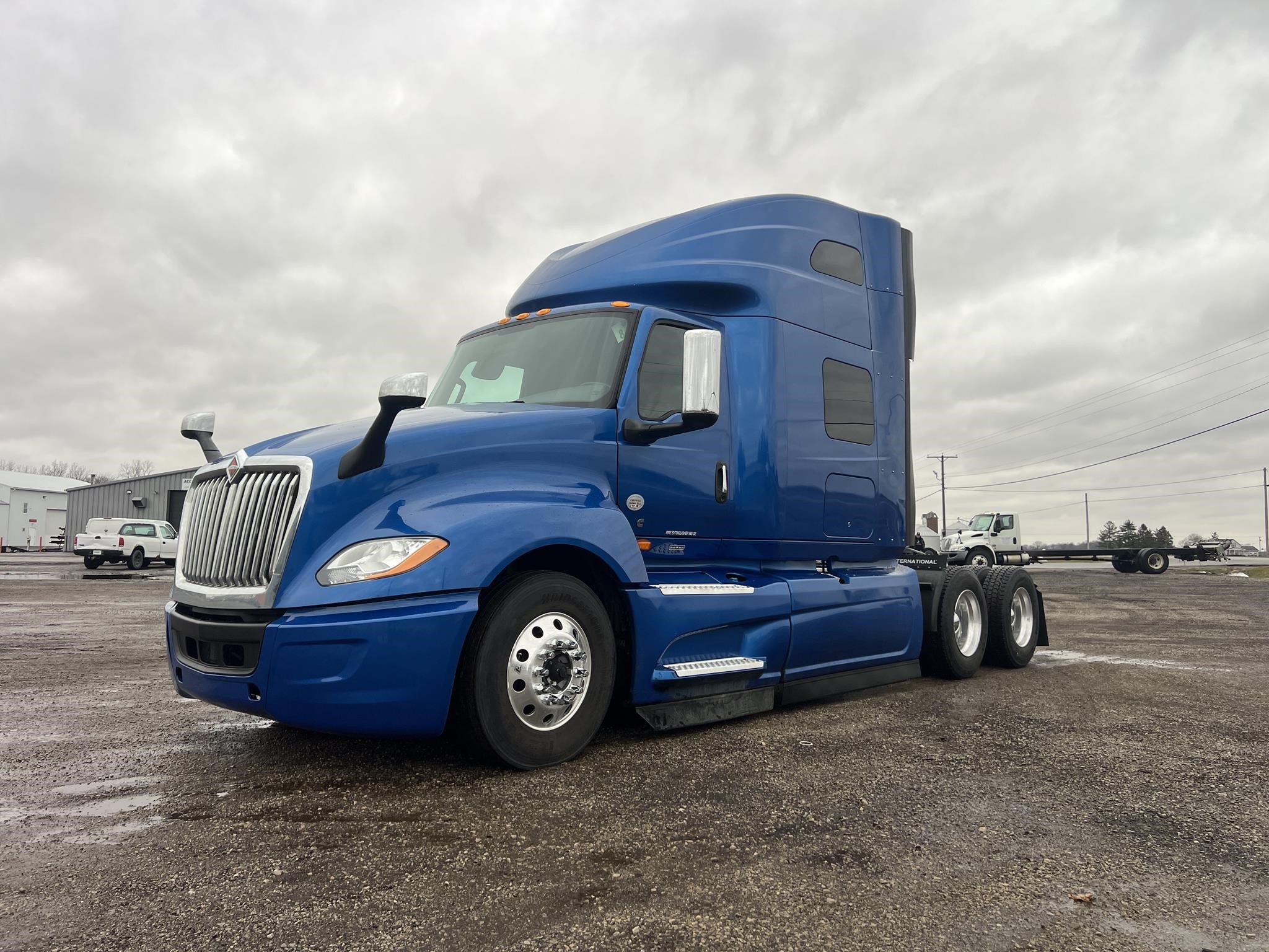 2022 INTERNATIONAL LT 2022 INTERNATIONAL LT - image 1 of 6