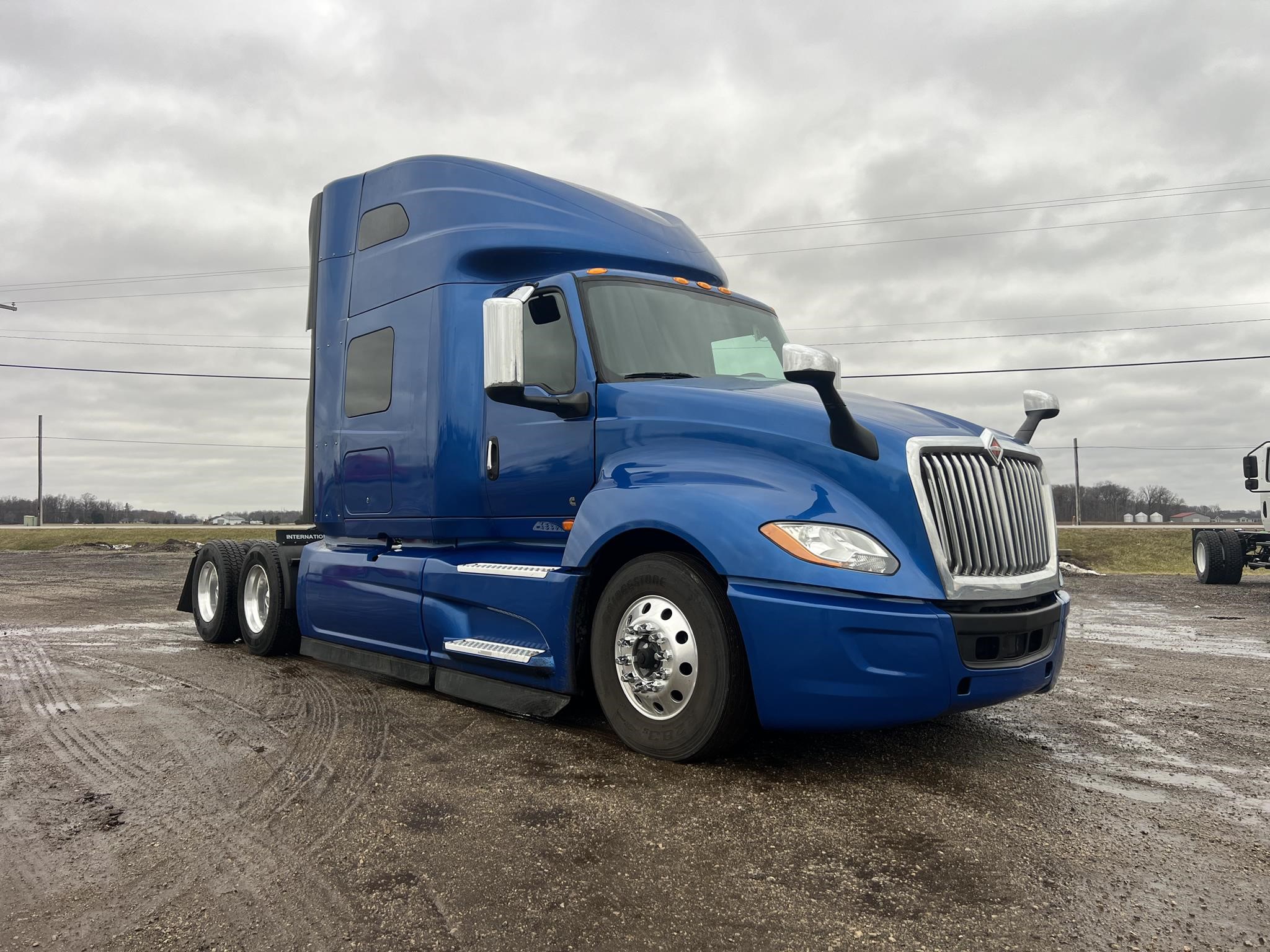 2022 INTERNATIONAL LT 2022 INTERNATIONAL LT - image 2 of 6