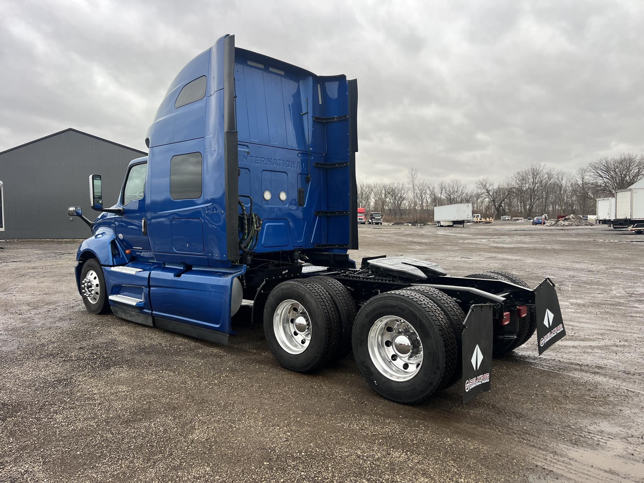 2022 INTERNATIONAL LT 2022 INTERNATIONAL LT - image 4 of 6