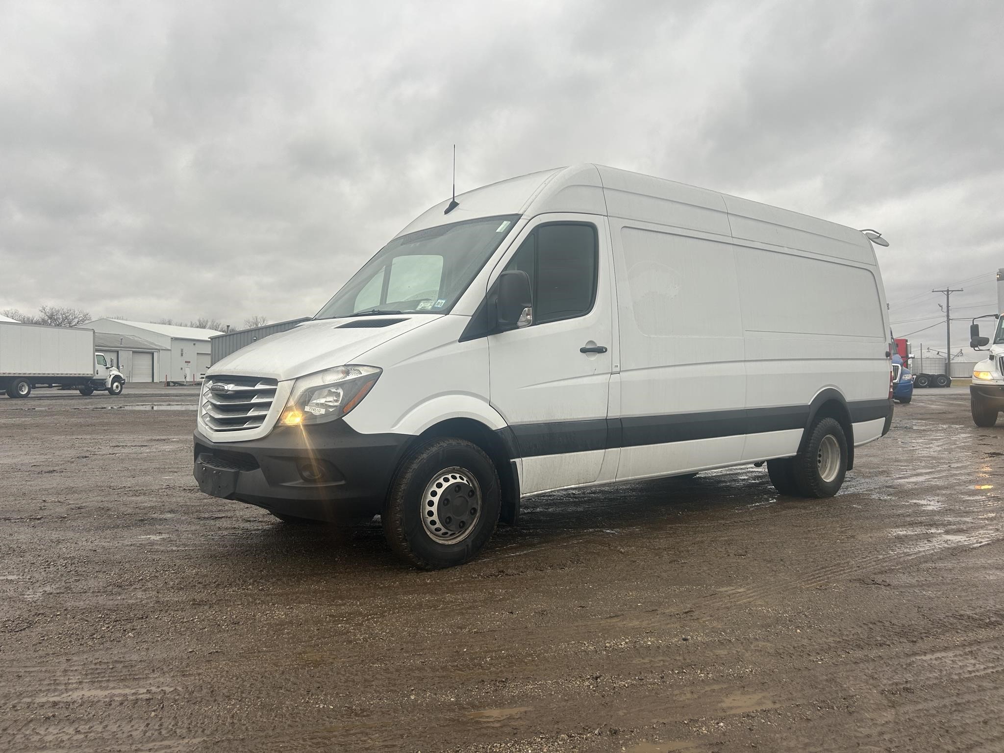 2017 FREIGHTLINER SPRINTER 3500 2017 FREIGHTLINER SPRINTER 3500 - image 2 of 6