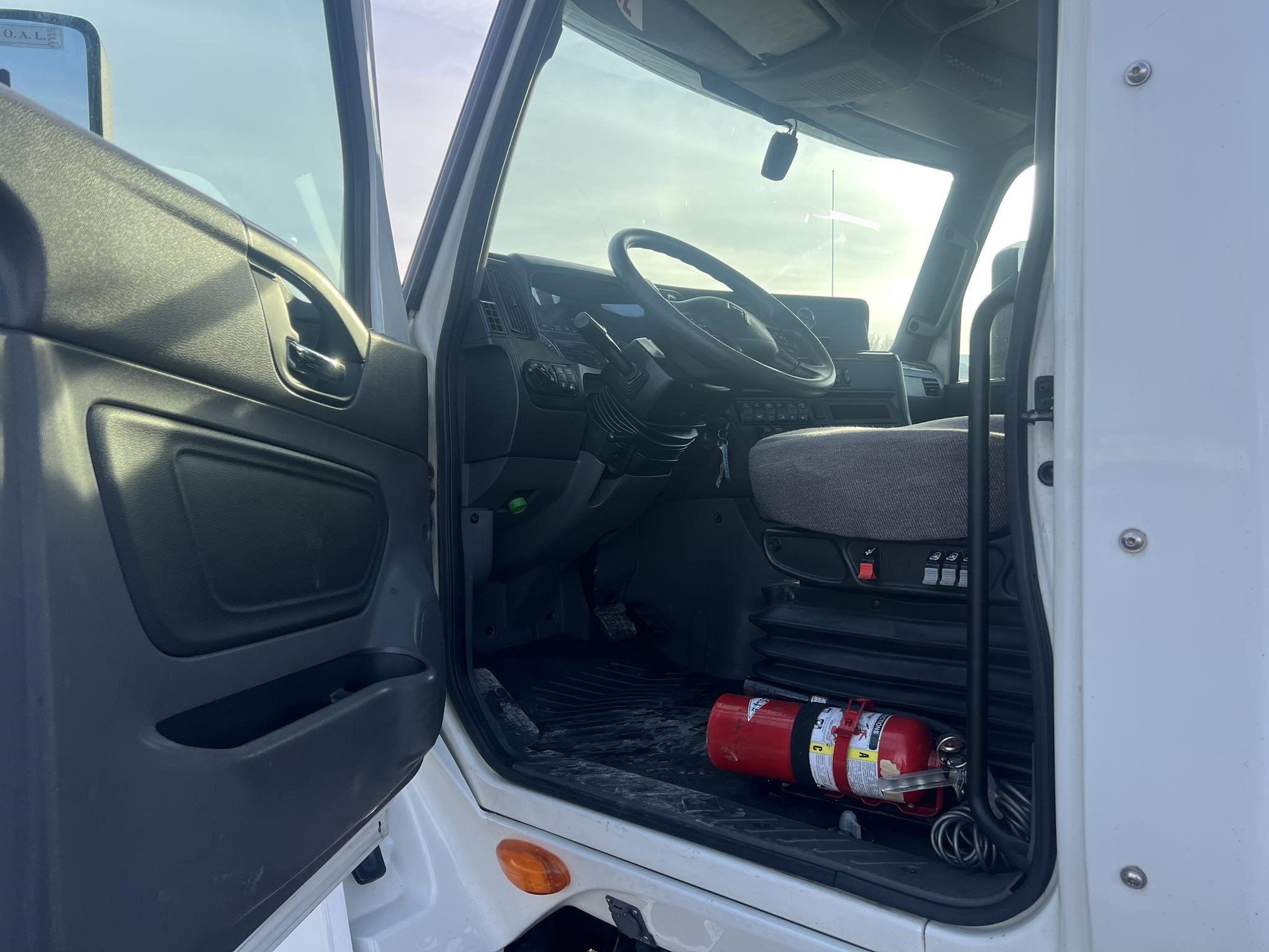 2019 INTERNATIONAL LT 2019 INTERNATIONAL LT - image 6 of 6