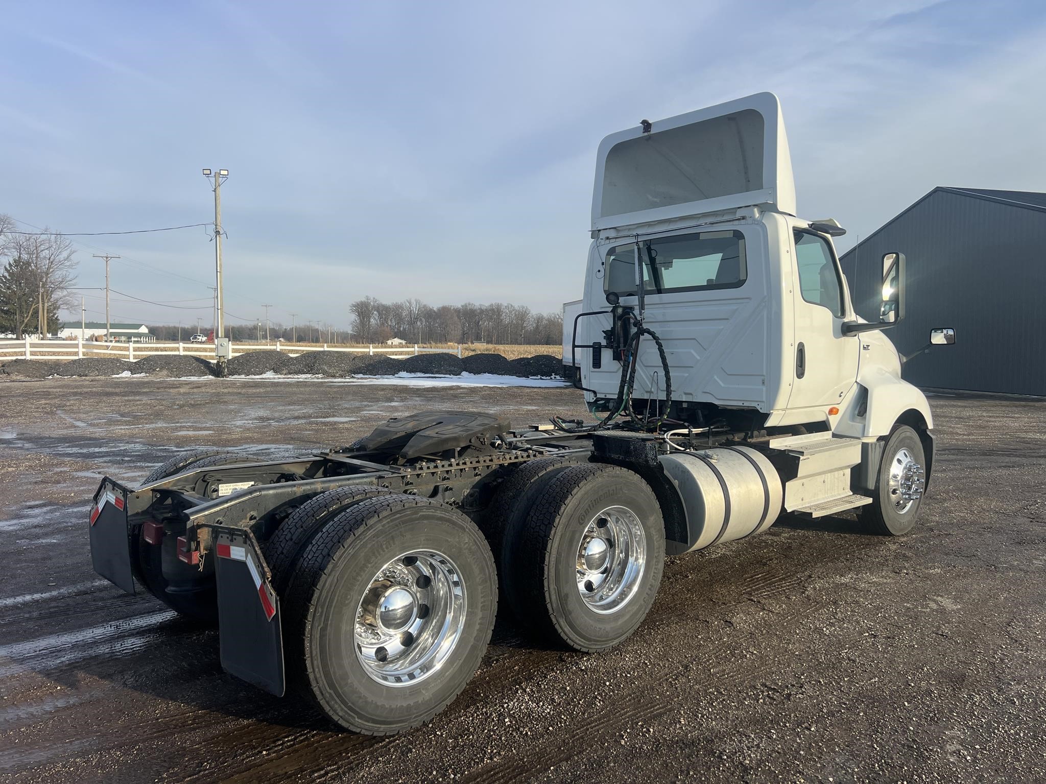 2019 INTERNATIONAL LT 2019 INTERNATIONAL LT - image 3 of 6