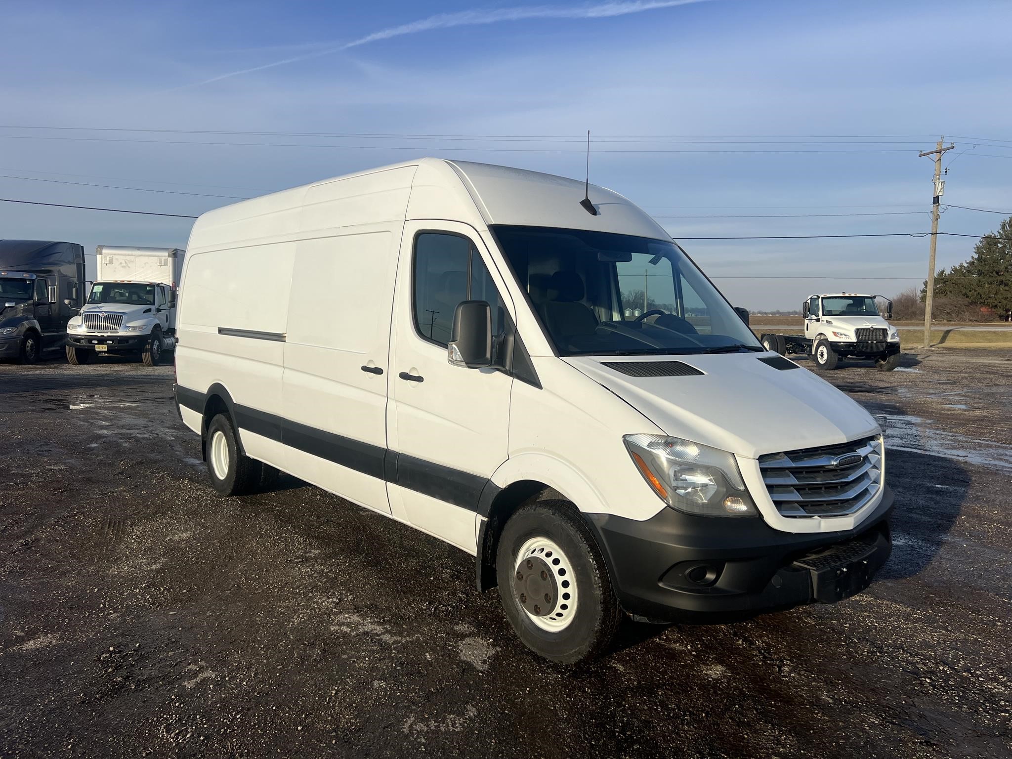 2017 FREIGHTLINER SPRINTER 3500 2017 FREIGHTLINER SPRINTER 3500 - image 2 of 6