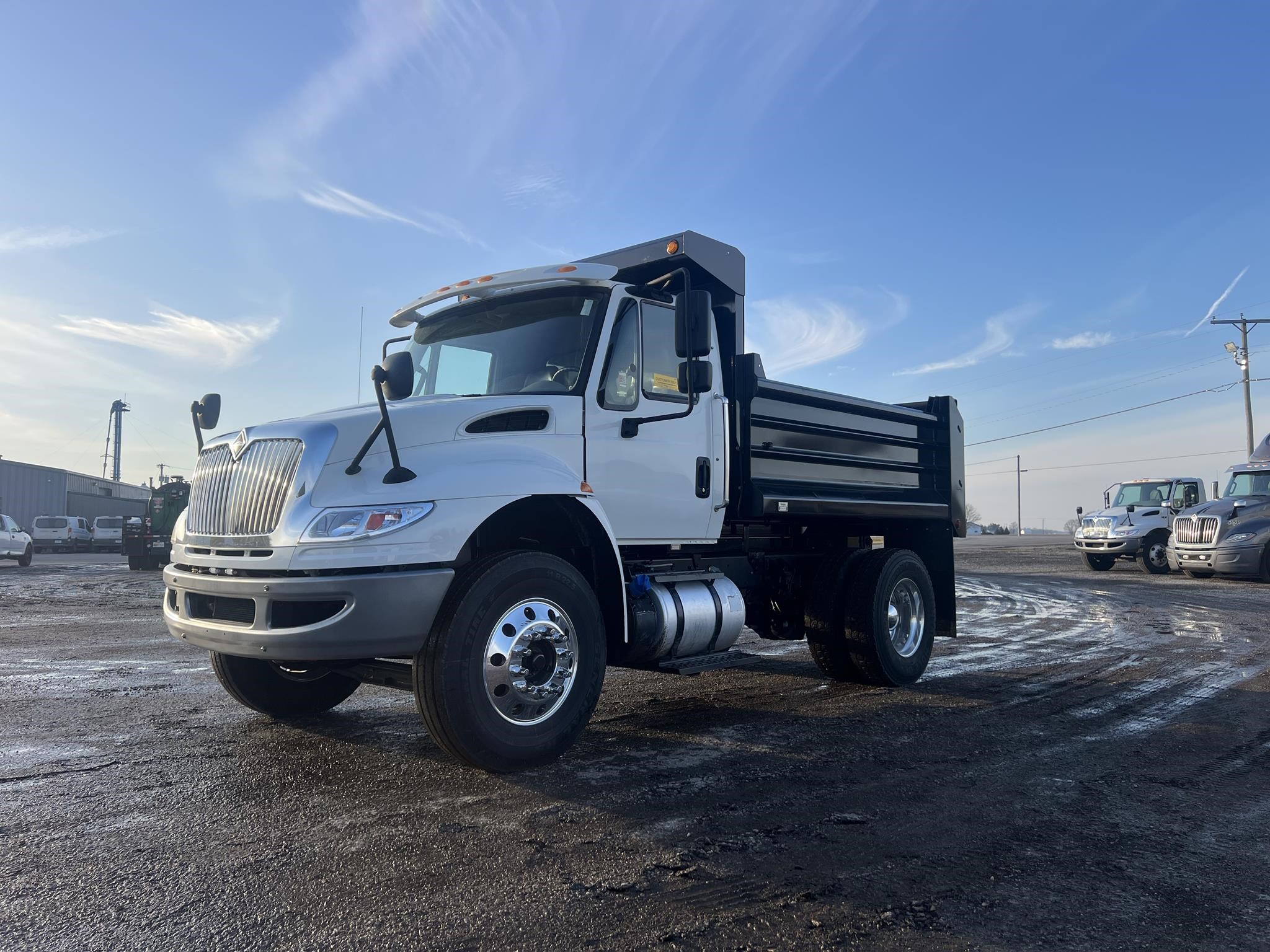 2018 INTERNATIONAL DURASTAR 4300 2018 INTERNATIONAL DURASTAR 4300 - image 1 of 6