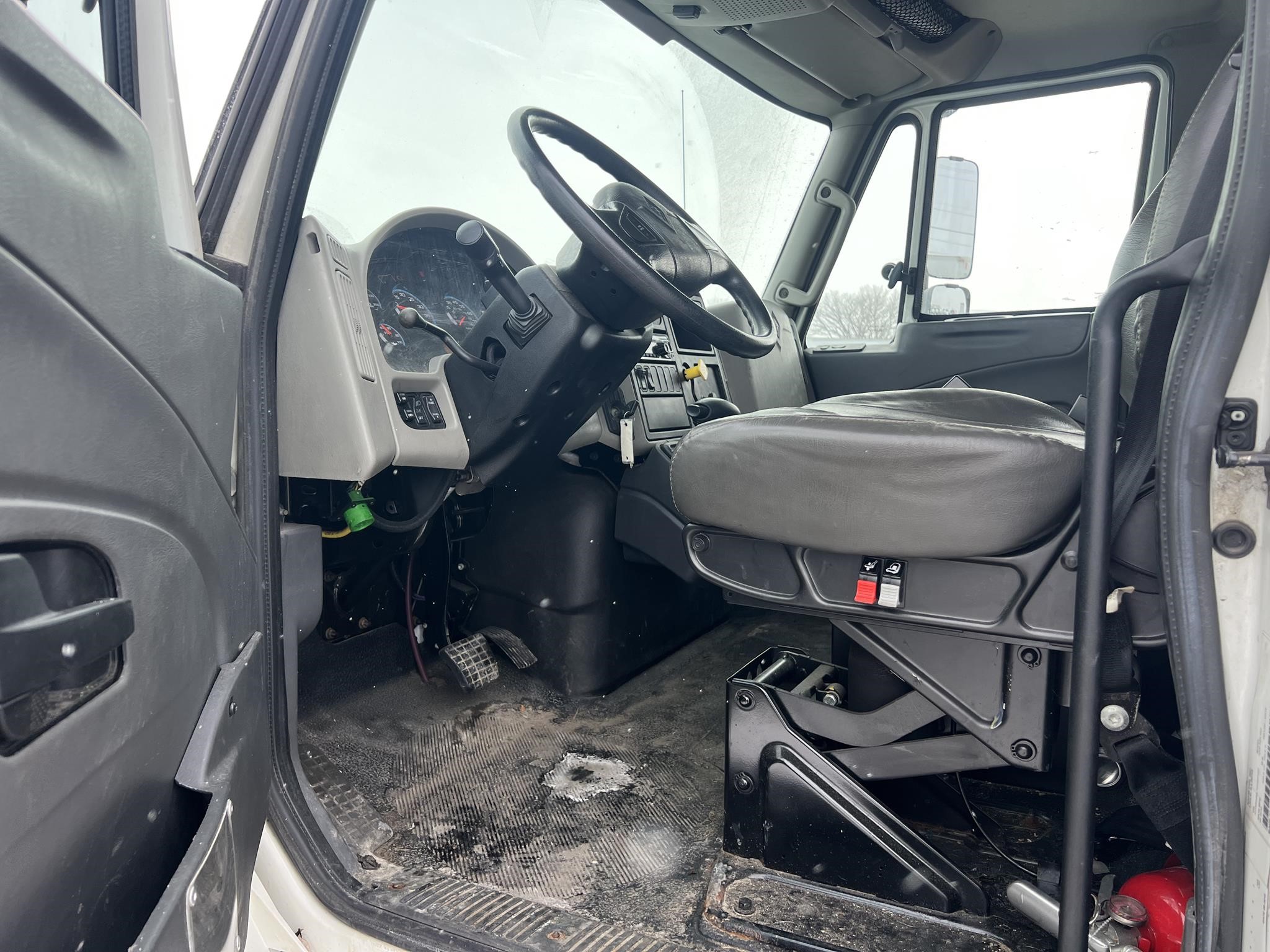 2017 INTERNATIONAL DURASTAR 4300 2017 INTERNATIONAL DURASTAR 4300 - image 6 of 6