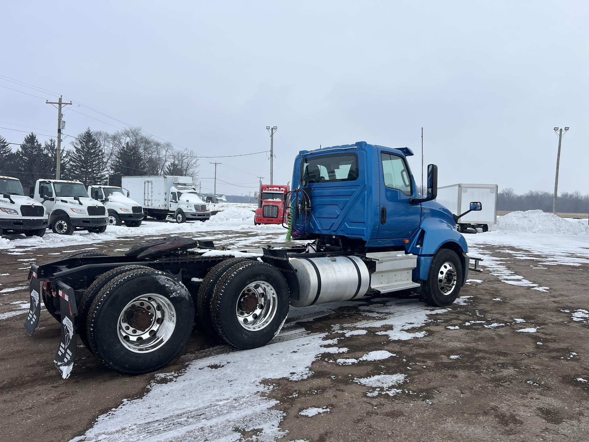 2019 INTERNATIONAL LT 2019 INTERNATIONAL LT - image 3 of 6