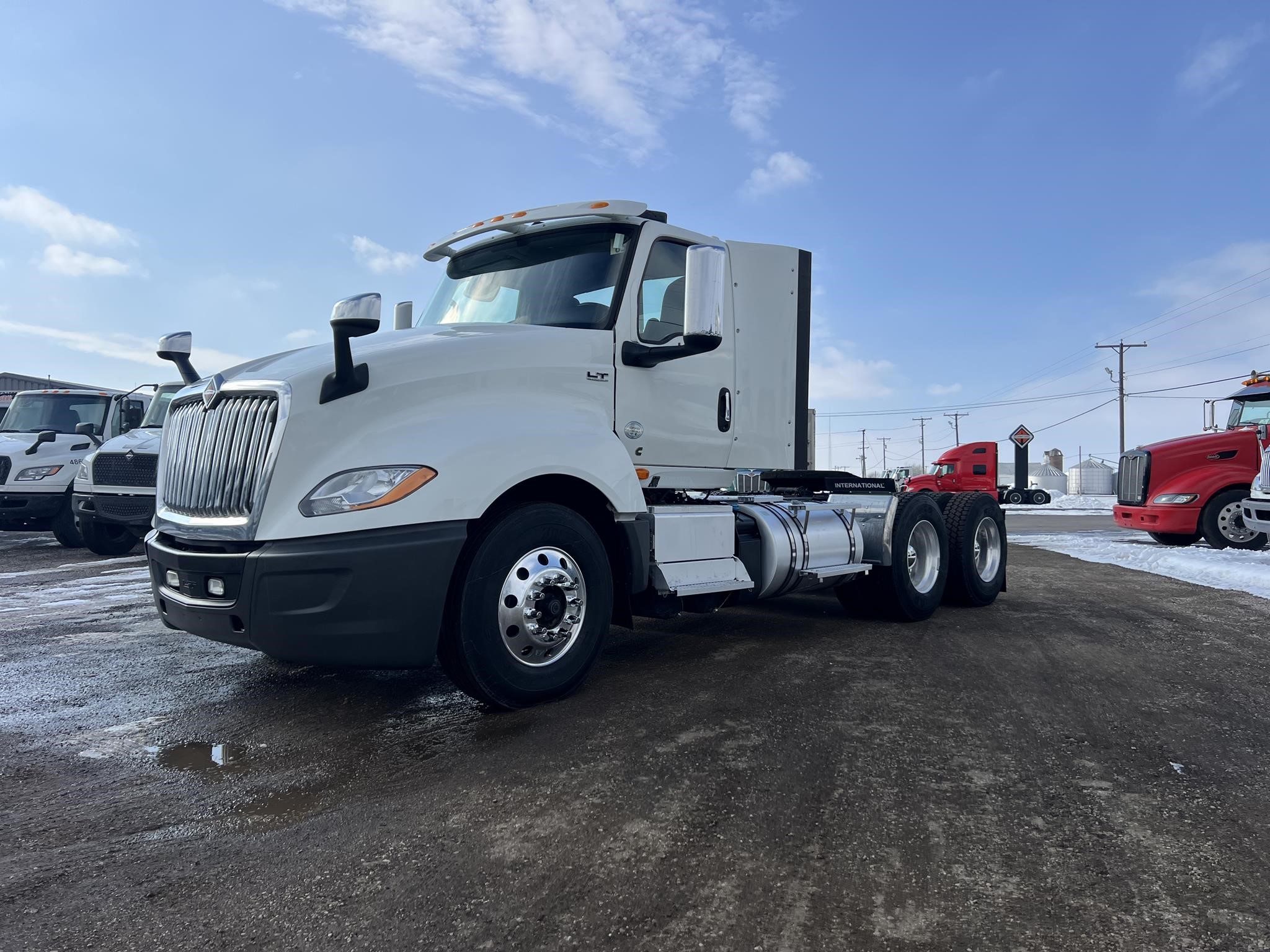 2021 INTERNATIONAL LT 2021 INTERNATIONAL LT - image 1 of 6