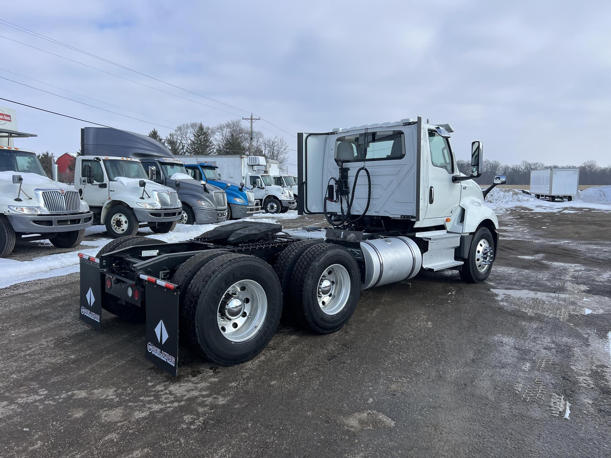 2021 INTERNATIONAL LT 2021 INTERNATIONAL LT - image 3 of 6