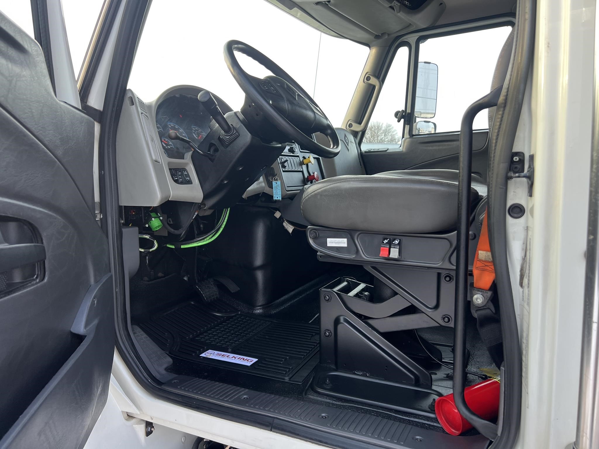 2018 INTERNATIONAL DURASTAR 4300 2018 INTERNATIONAL DURASTAR 4300 - image 6 of 6
