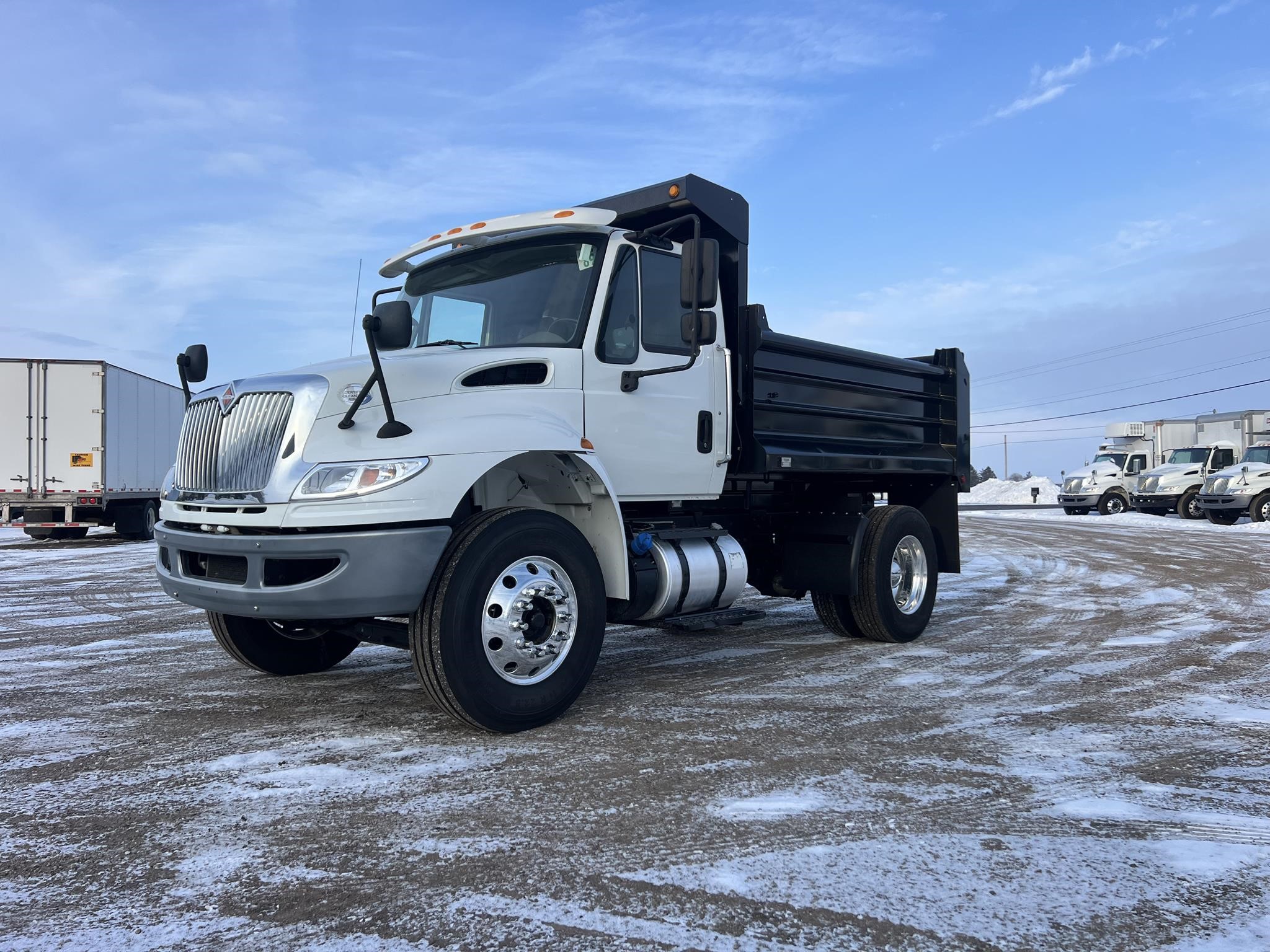 2018 INTERNATIONAL DURASTAR 4300 2018 INTERNATIONAL DURASTAR 4300 - image 1 of 6