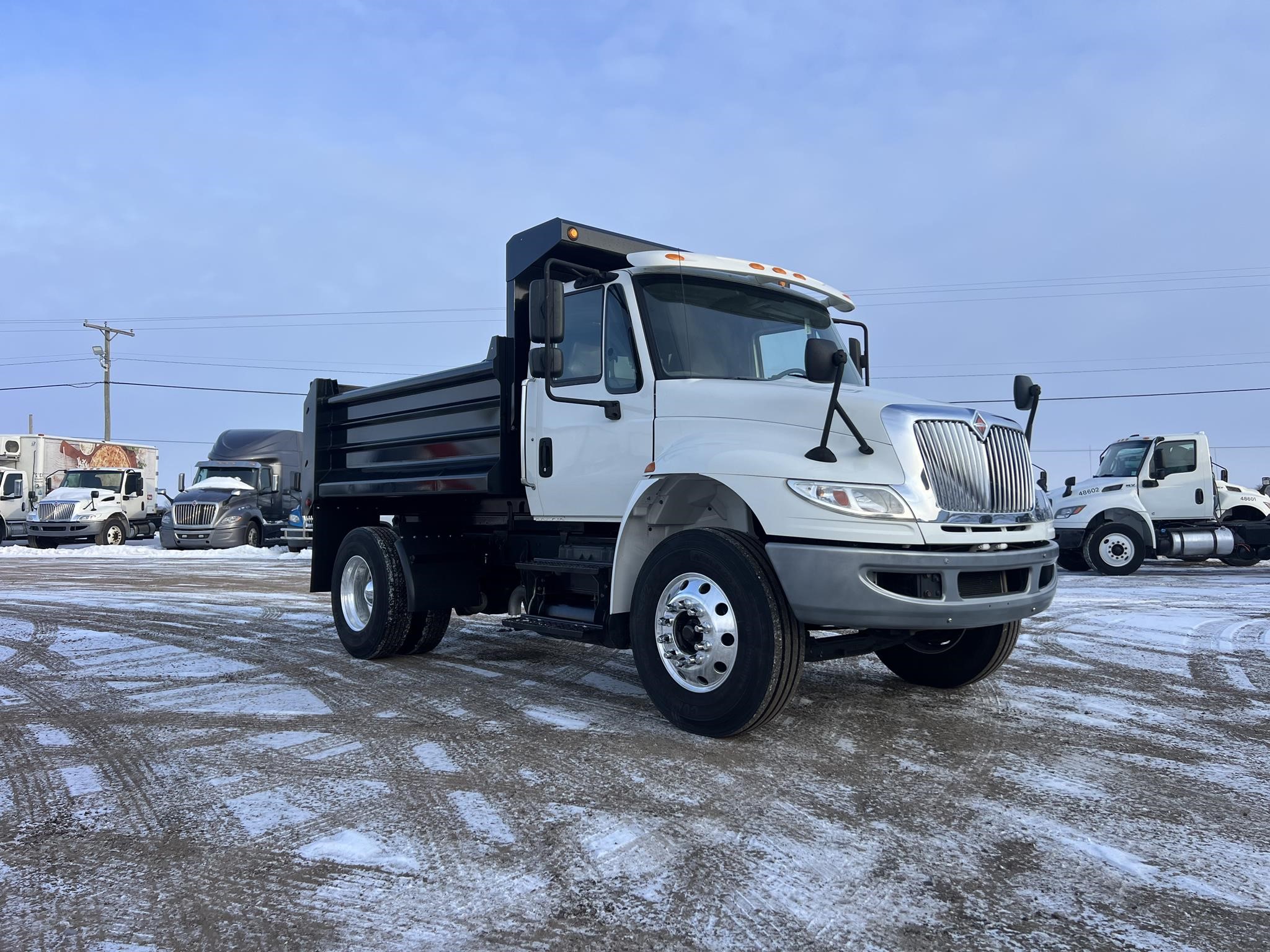 2018 INTERNATIONAL DURASTAR 4300 2018 INTERNATIONAL DURASTAR 4300 - image 2 of 6