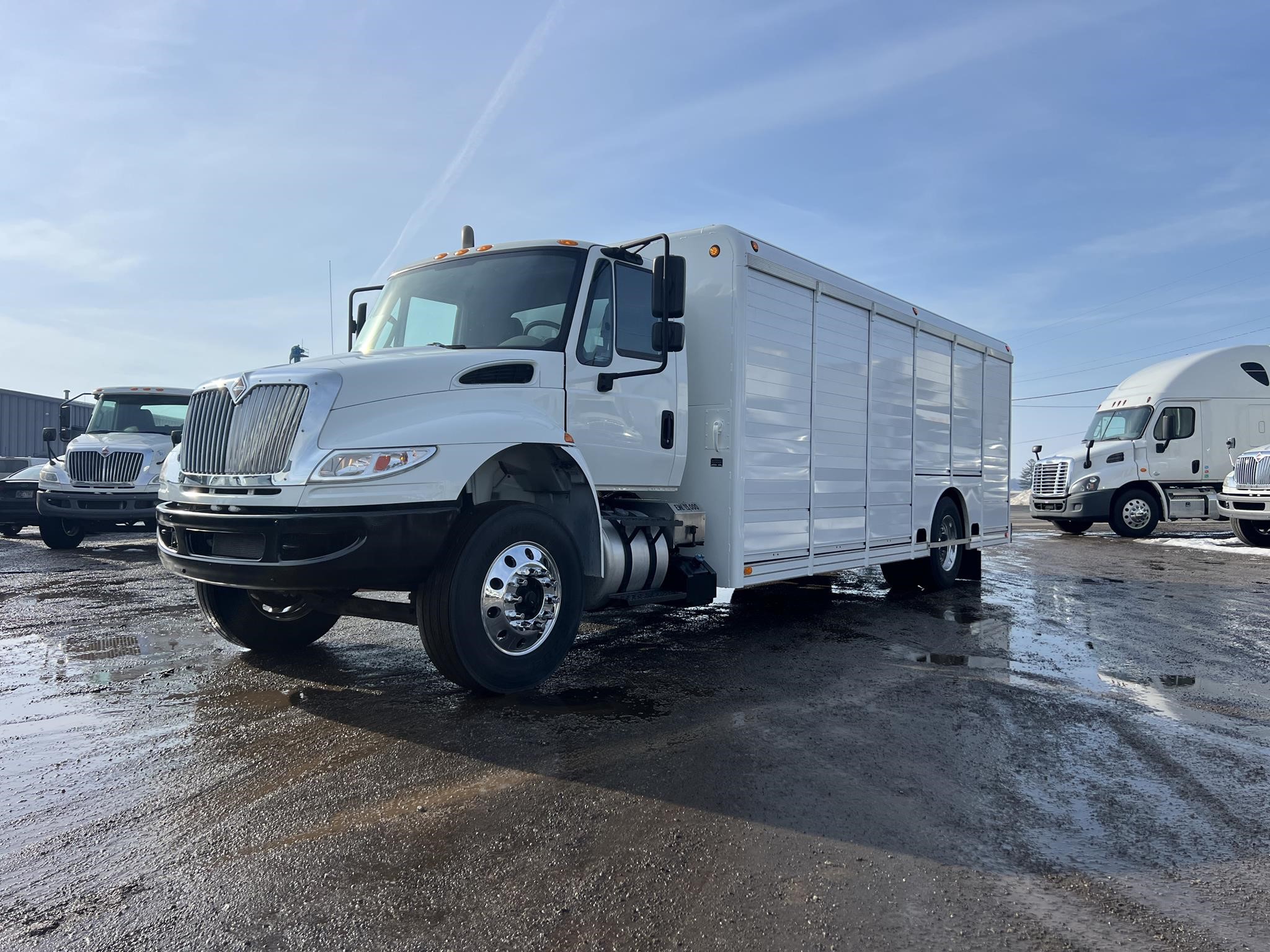 2018 INTERNATIONAL DURASTAR 4300 2018 INTERNATIONAL DURASTAR 4300 - image 1 of 6