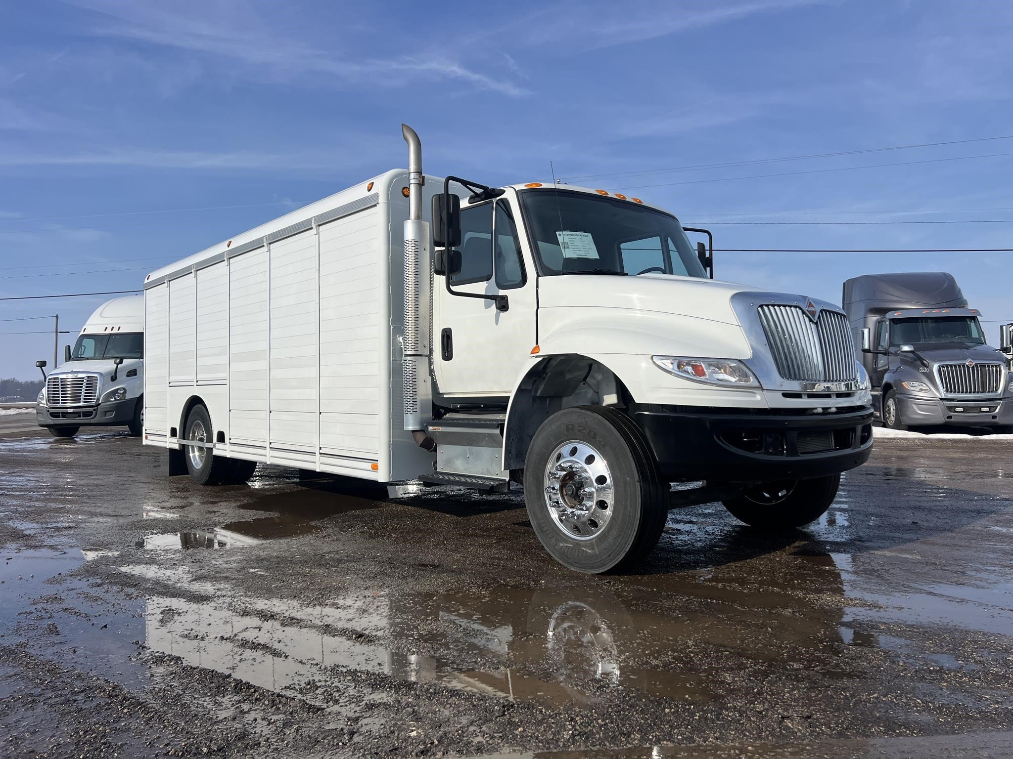 2018 INTERNATIONAL DURASTAR 4300 2018 INTERNATIONAL DURASTAR 4300 - image 2 of 6