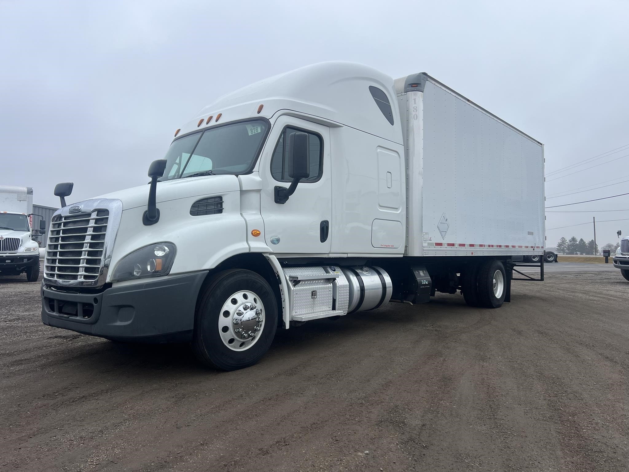 2016 FREIGHTLINER CASCADIA 113 2016 FREIGHTLINER CASCADIA 113 - image 2 of 6