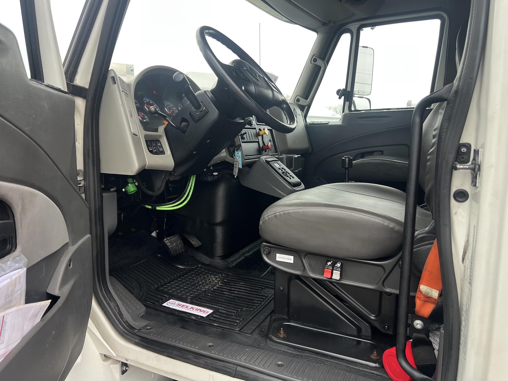 2018 INTERNATIONAL DURASTAR 4300 2018 INTERNATIONAL DURASTAR 4300 - image 5 of 6