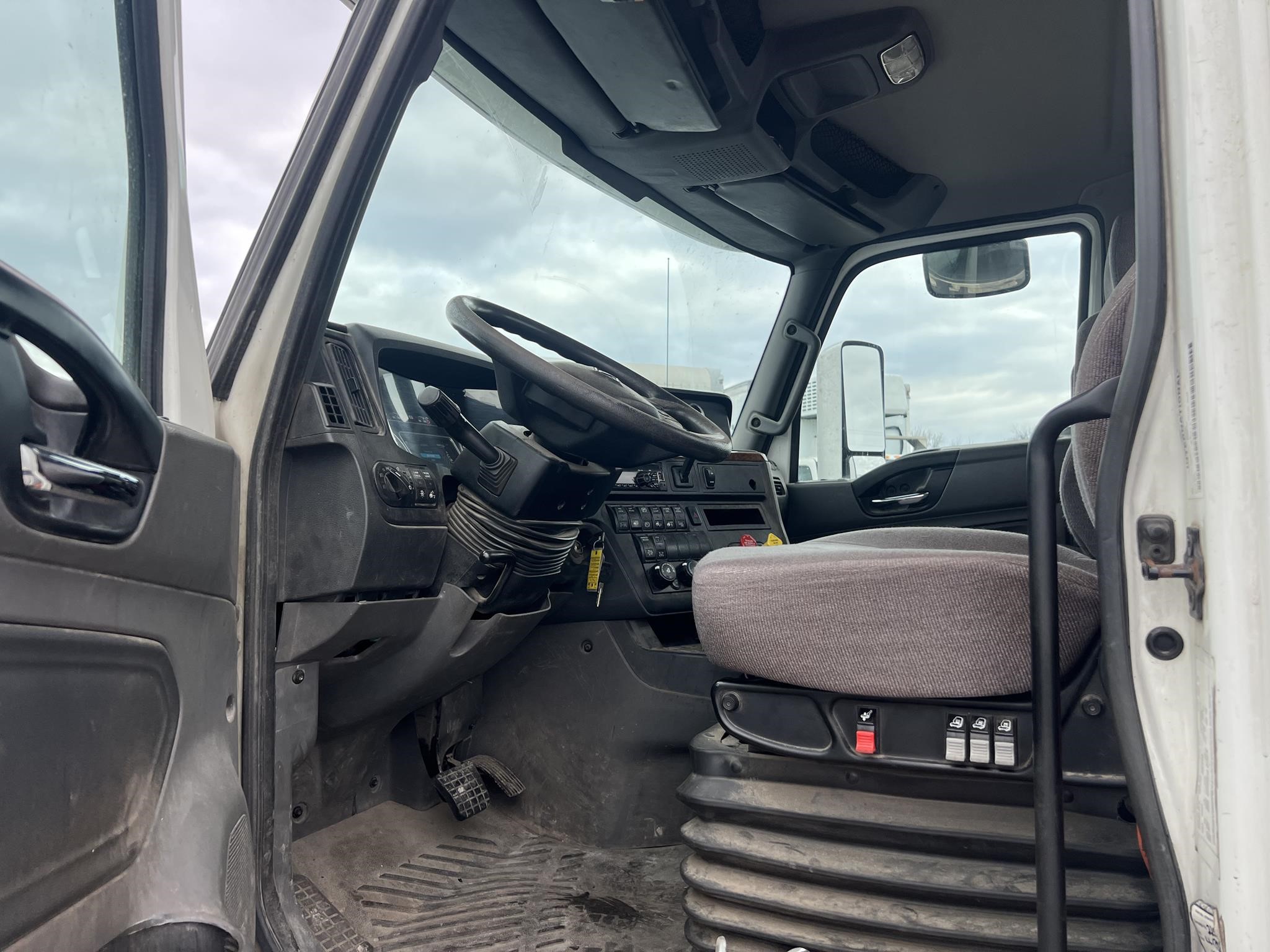 2020 INTERNATIONAL LT 11010151381 2020 INTERNATIONAL LT 11010151381