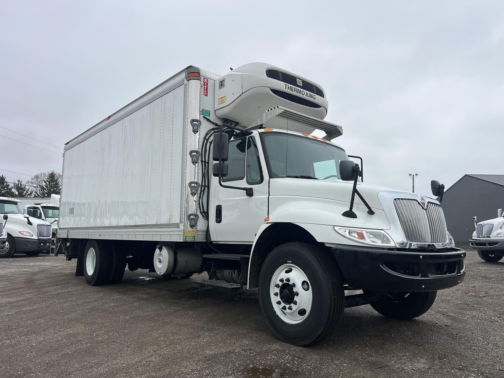 2019 INTERNATIONAL DURASTAR 4300 2019 INTERNATIONAL DURASTAR 4300 - image 2 of 6