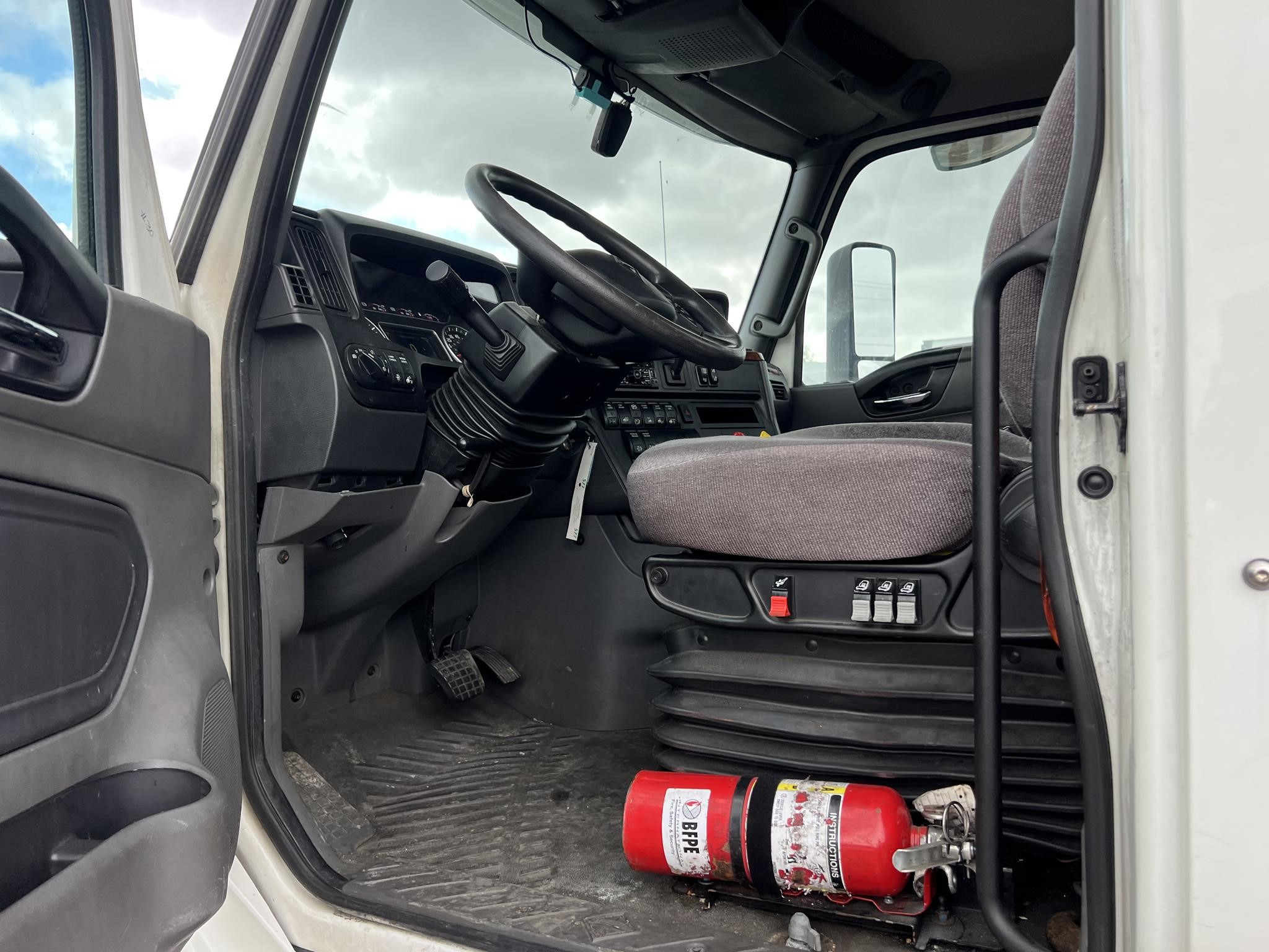 2019 INTERNATIONAL LT 2019 INTERNATIONAL LT - image 6 of 6