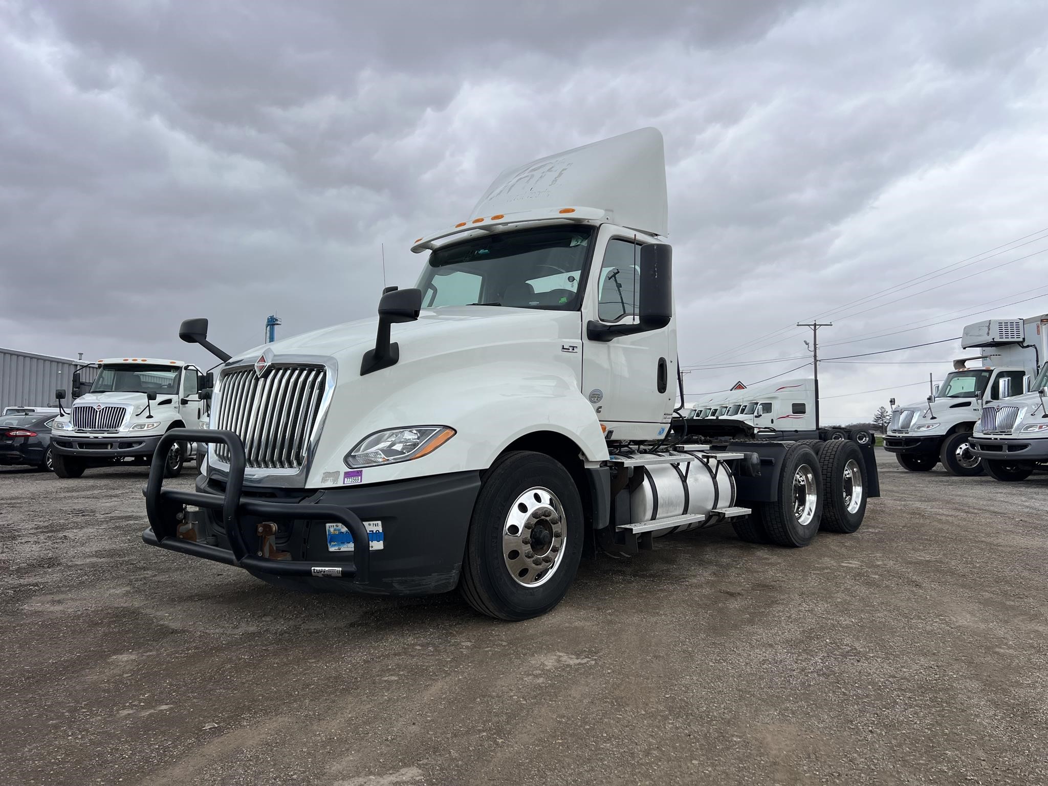 2019 INTERNATIONAL LT 2019 INTERNATIONAL LT - image 1 of 6