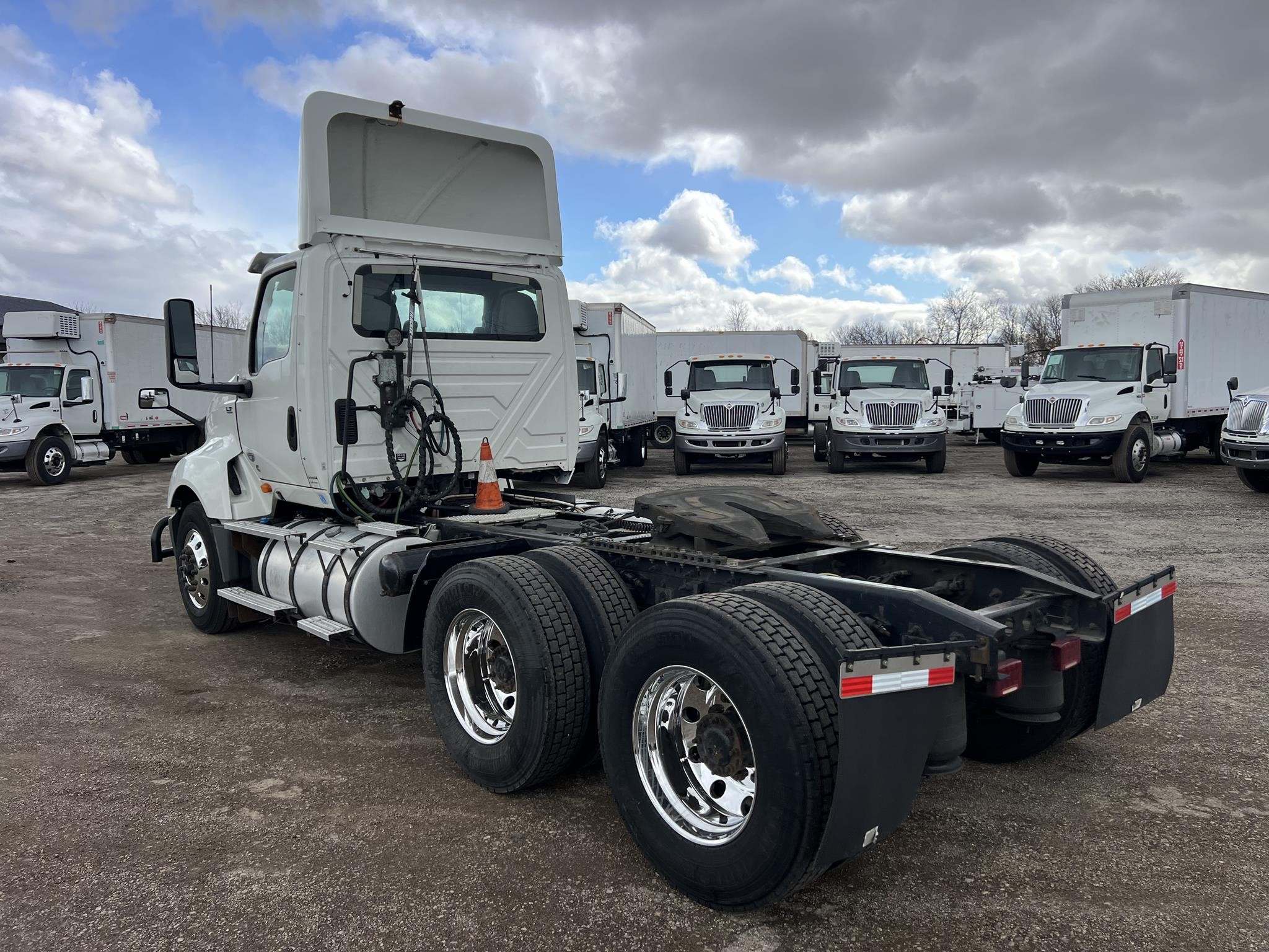 2019 INTERNATIONAL LT 2019 INTERNATIONAL LT - image 4 of 6