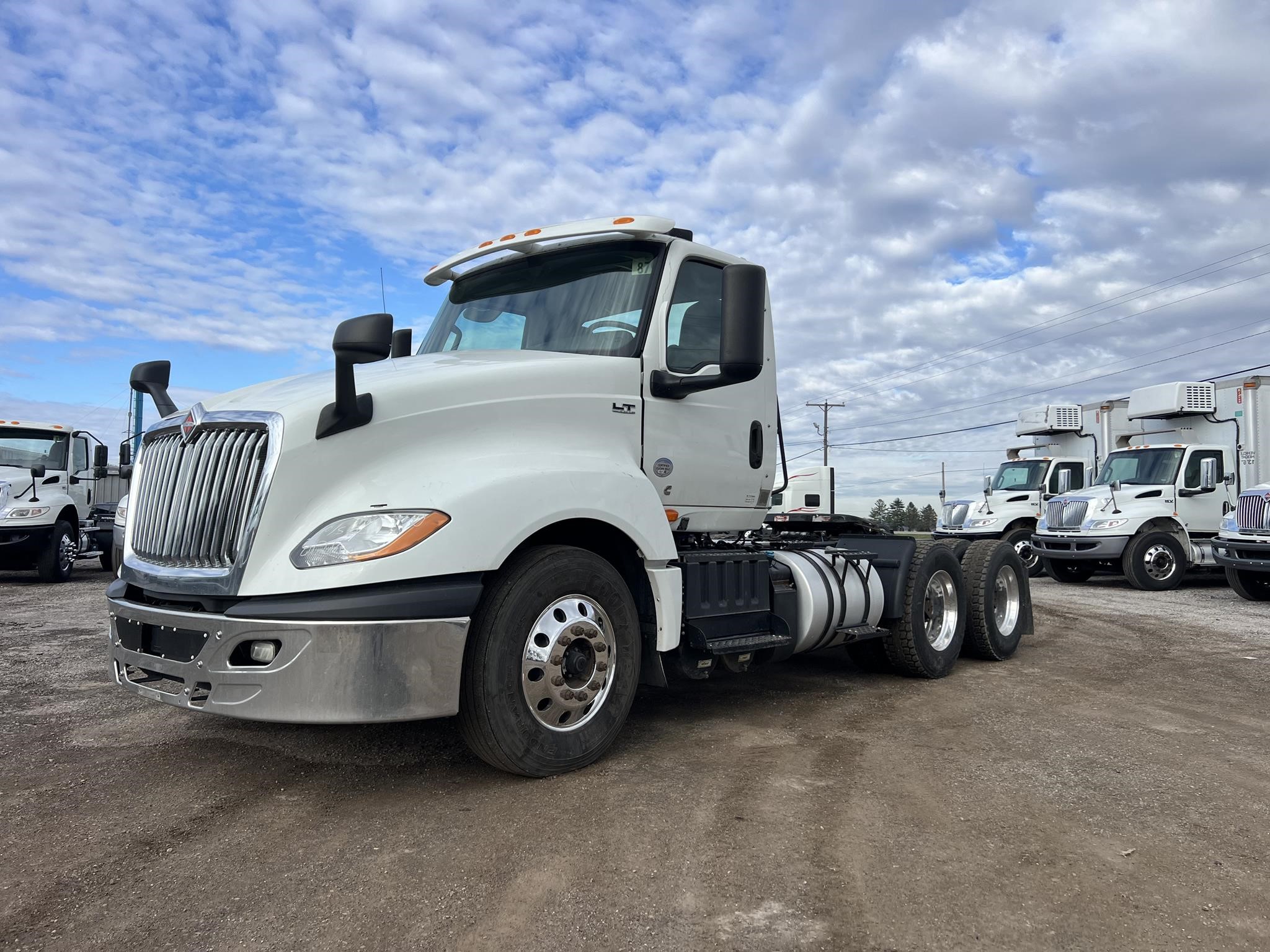 2019 INTERNATIONAL LT 2019 INTERNATIONAL LT - image 1 of 6