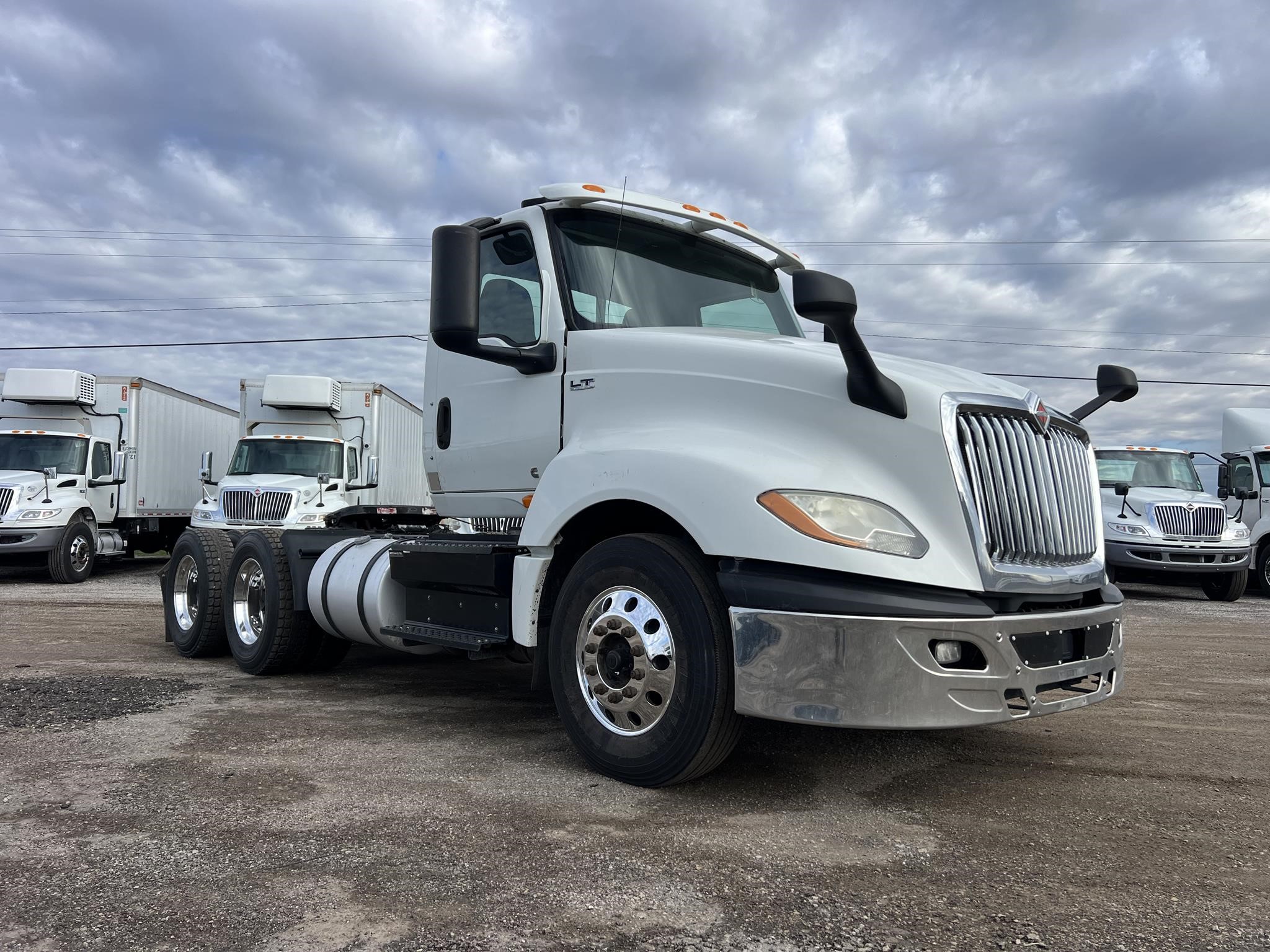 2019 INTERNATIONAL LT 2019 INTERNATIONAL LT - image 2 of 6