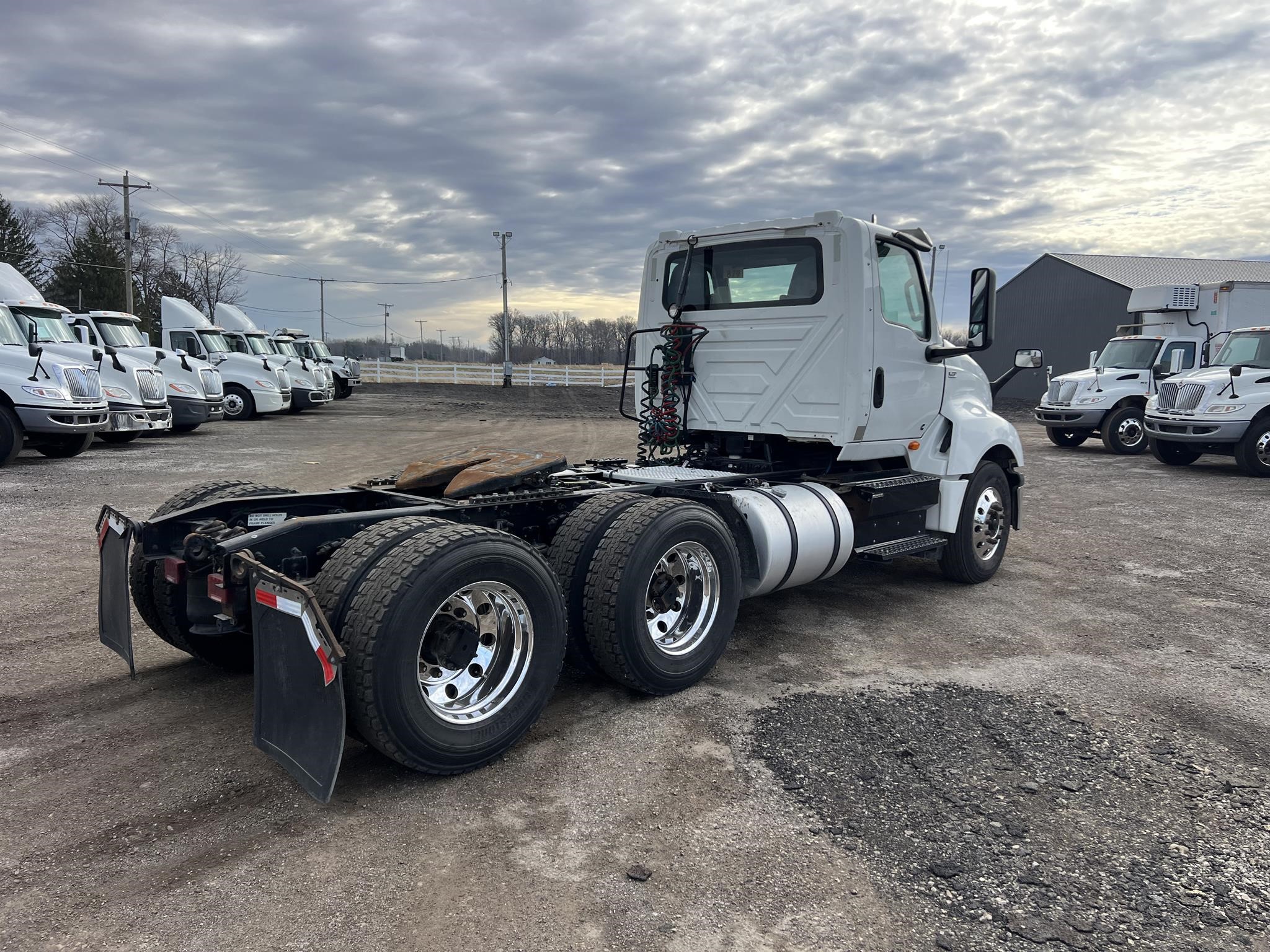 2019 INTERNATIONAL LT 2019 INTERNATIONAL LT - image 4 of 6