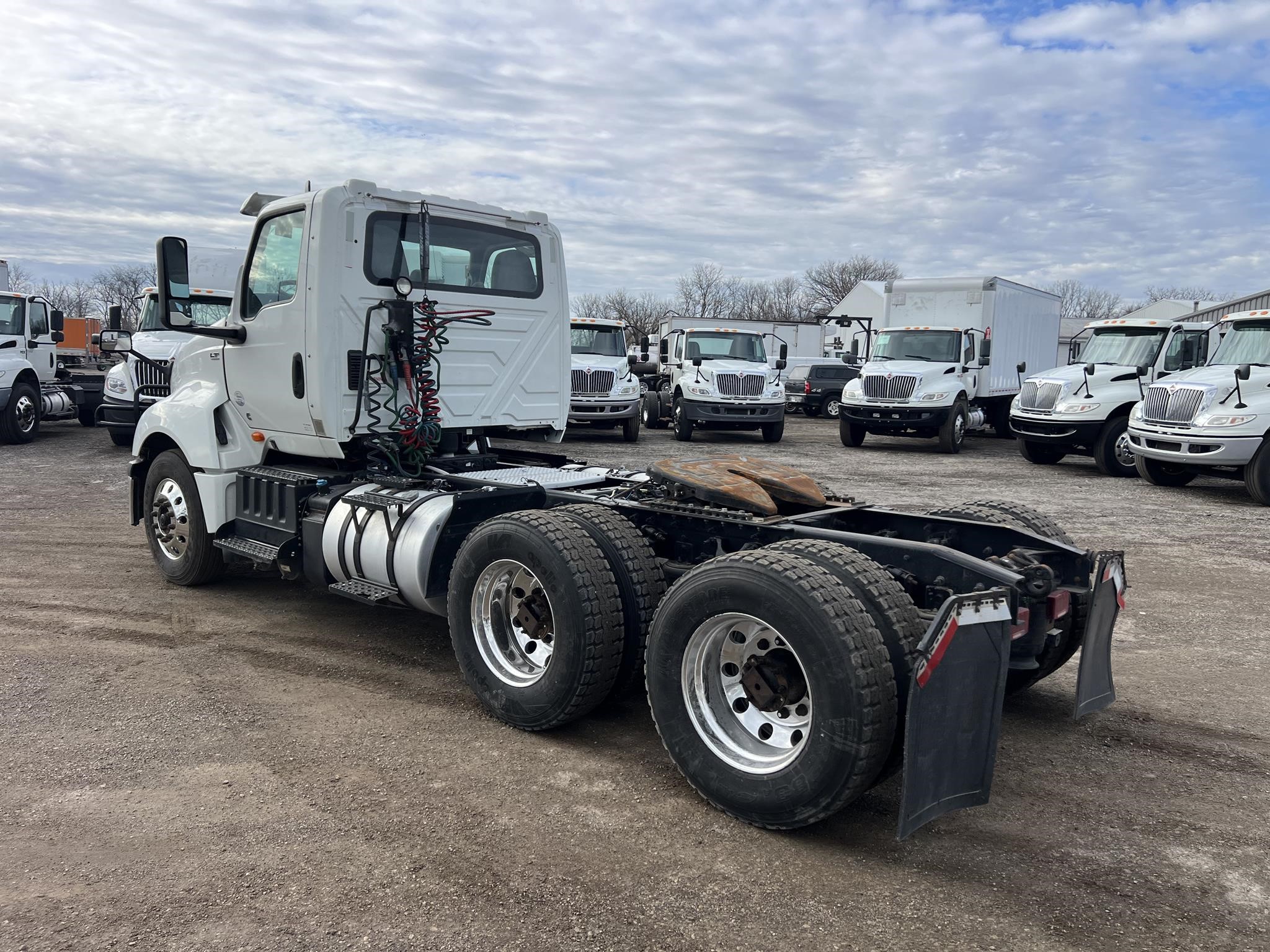 2019 INTERNATIONAL LT 2019 INTERNATIONAL LT - image 3 of 6