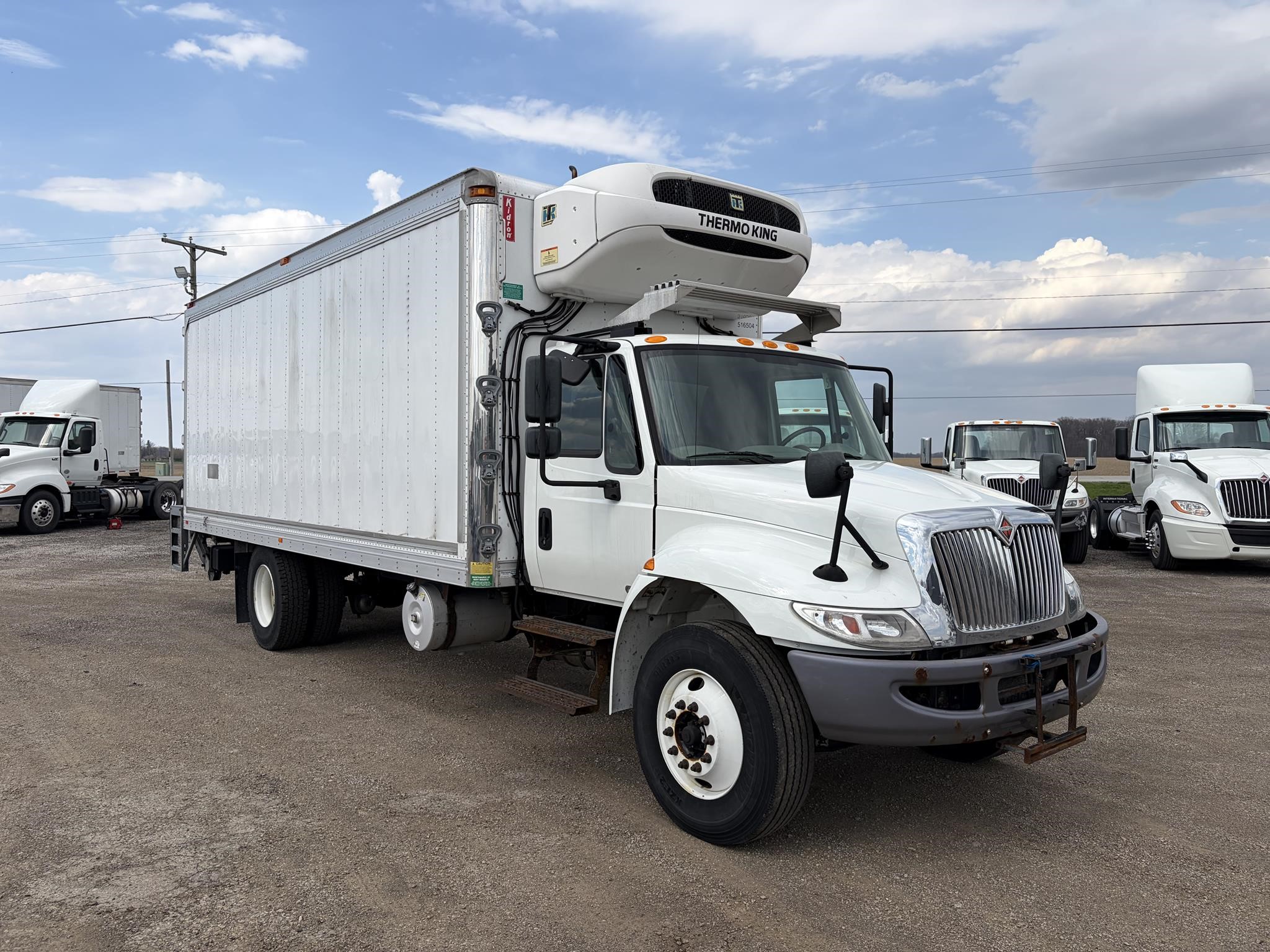 2019 INTERNATIONAL DURASTAR 4300 2019 INTERNATIONAL DURASTAR 4300 - image 2 of 6