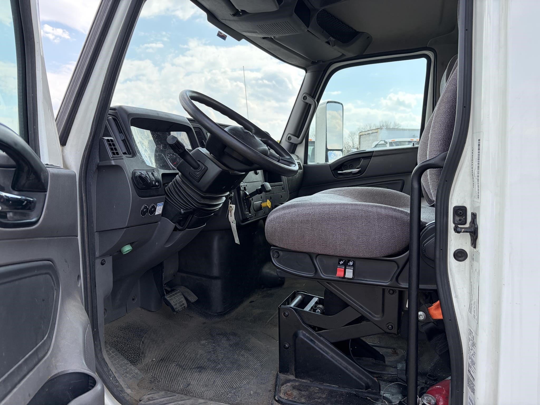 2021 INTERNATIONAL MV 2021 INTERNATIONAL MV - image 4 of 6