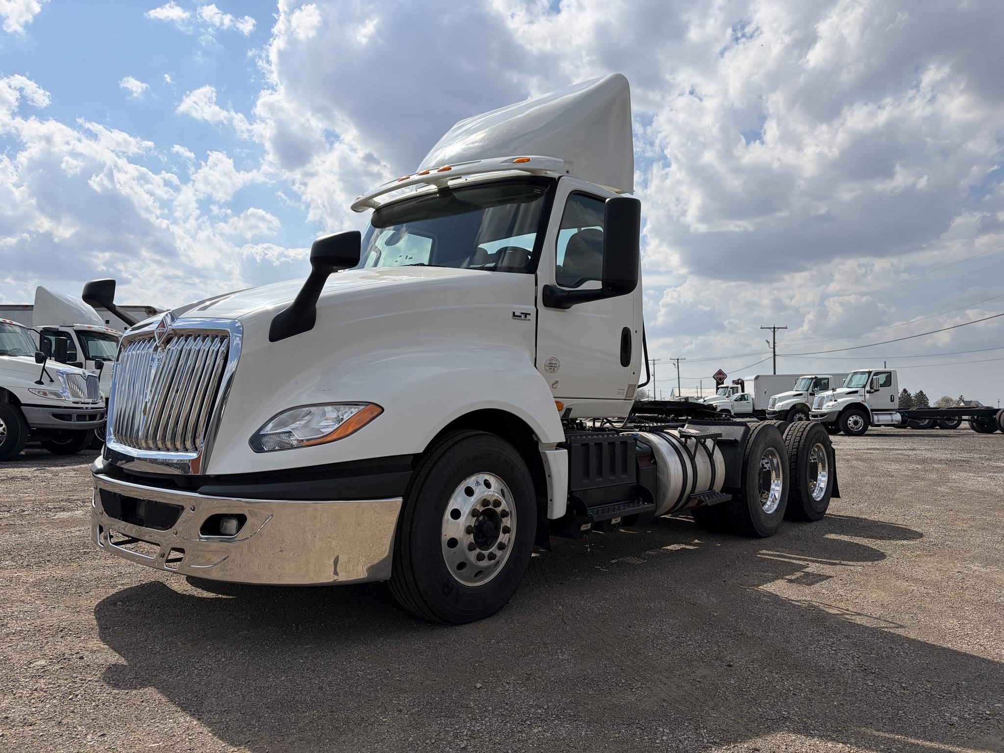 2019 INTERNATIONAL LT 2019 INTERNATIONAL LT - image 1 of 6